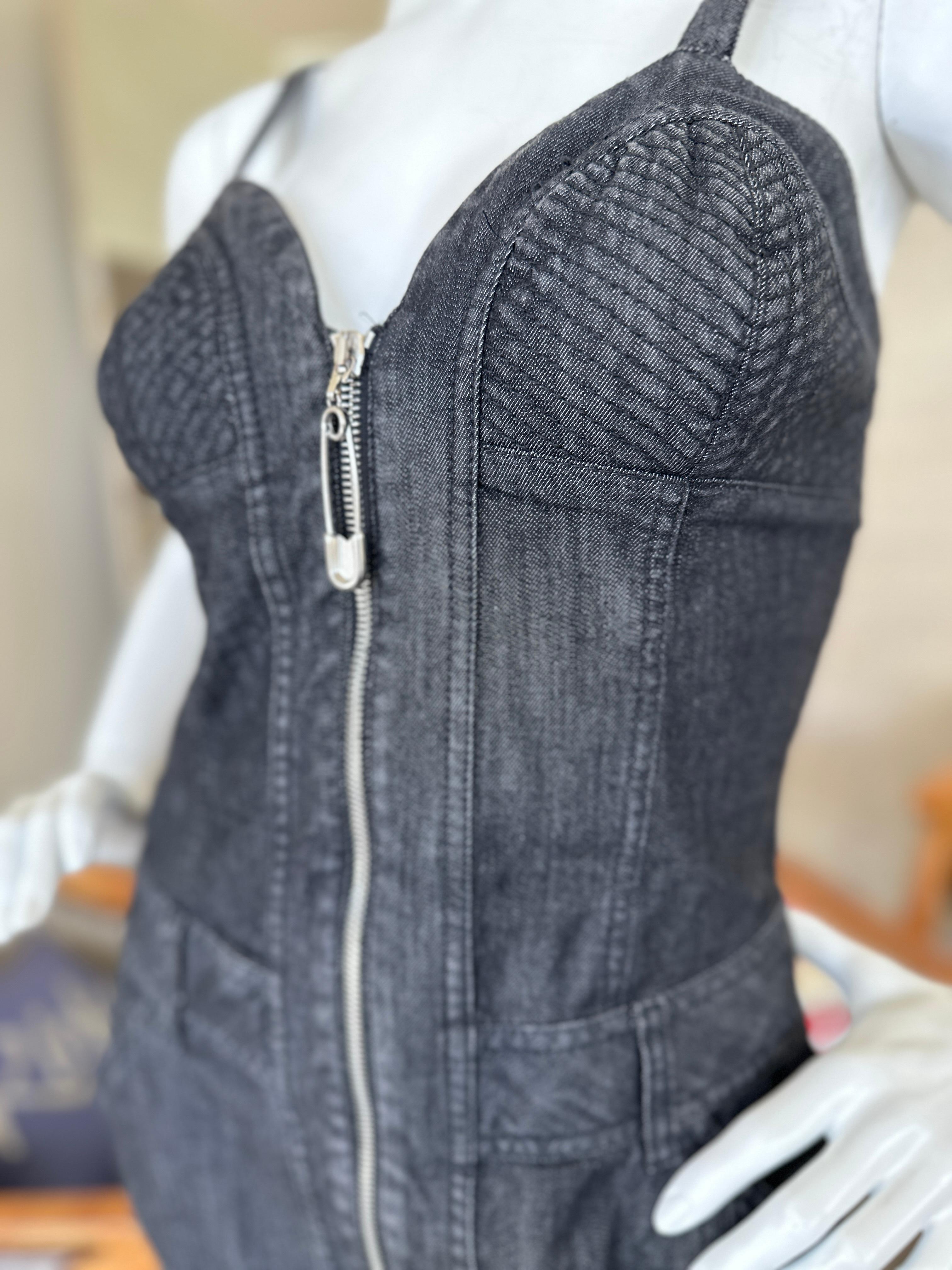 Moschino Jeans Vintage Denim Zip Front Dress
Size 6 US 40 It
Bust 34