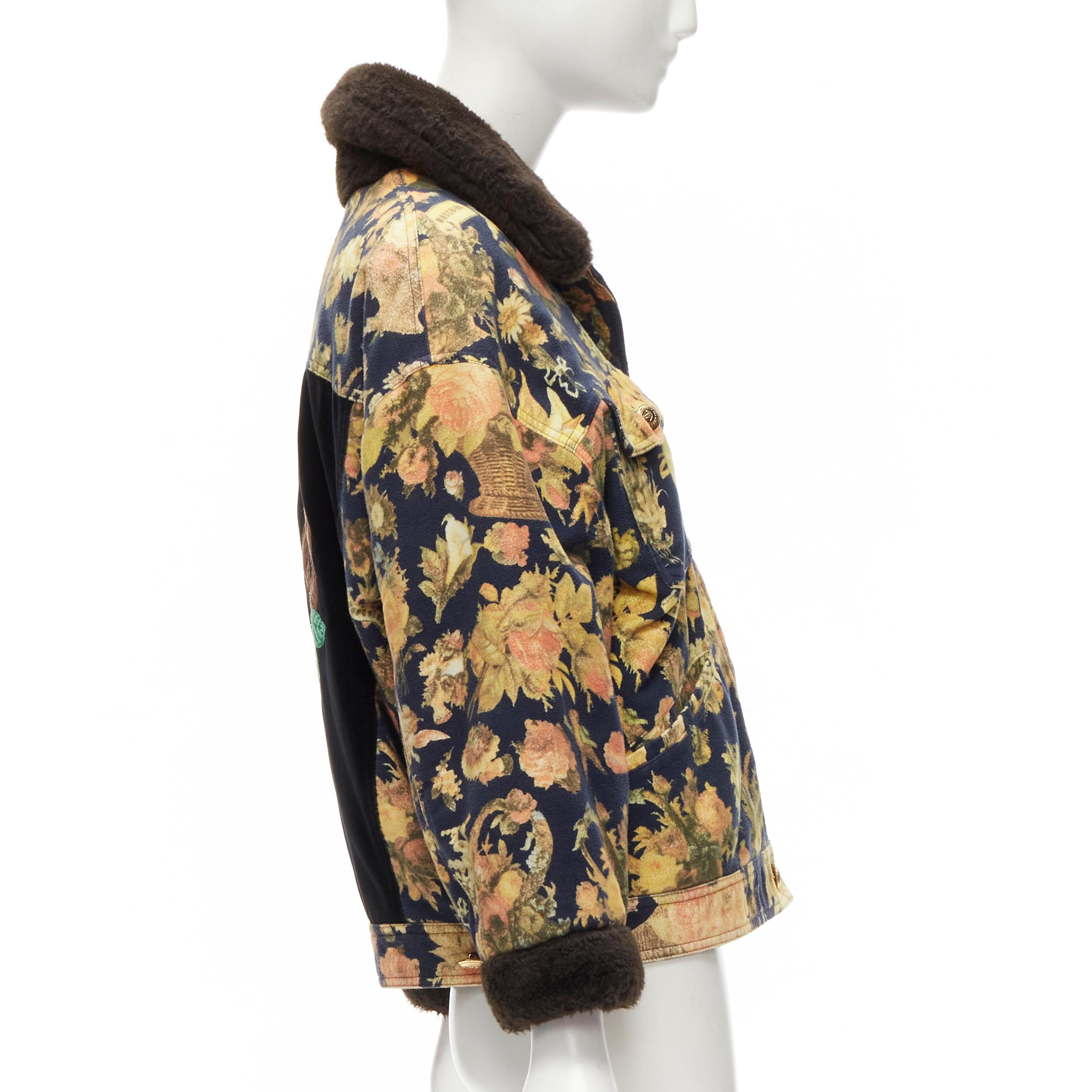 MOSCHINO JEANS Vintage gelber Mantel aus Baumwolle mit Blumendruck und Kunstpelzbesatz im Angebot 1