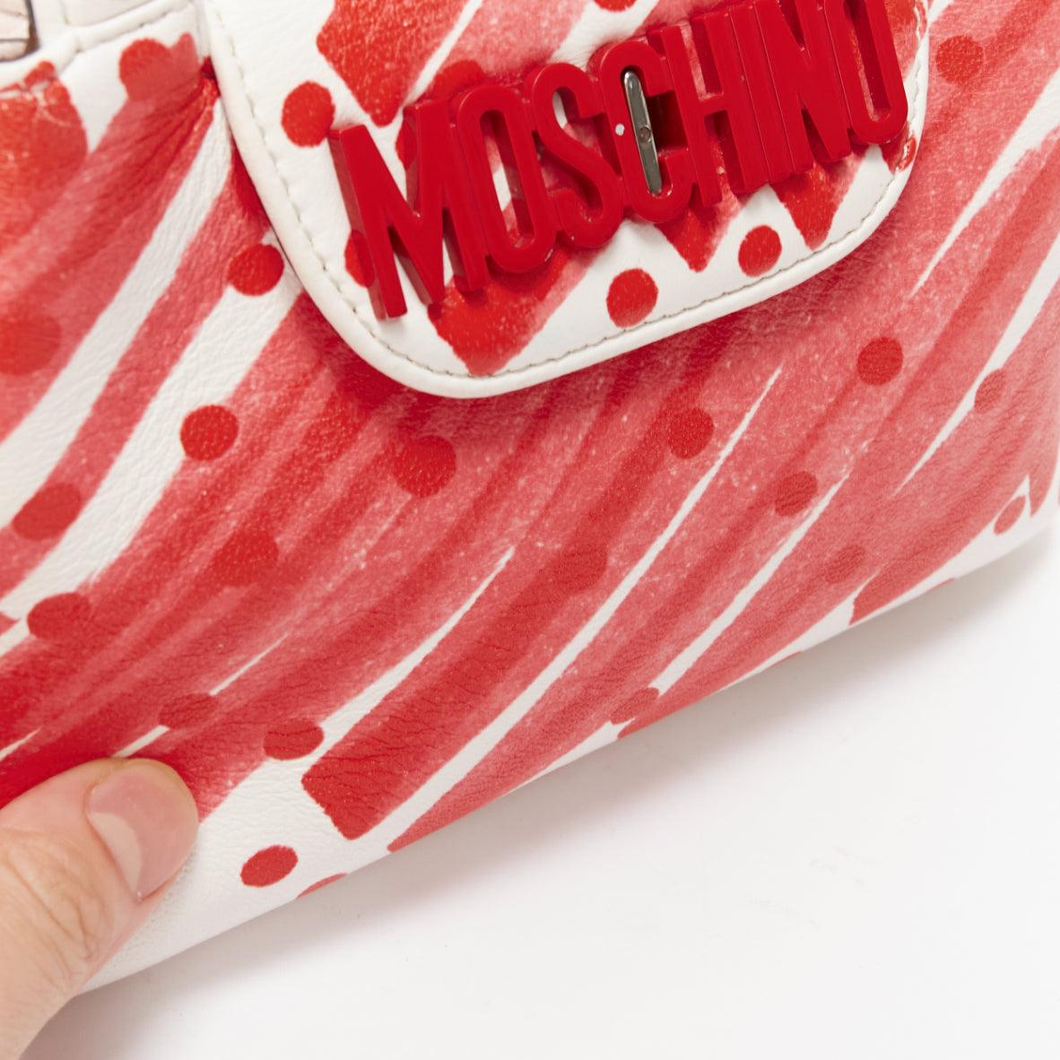 MOSCHINO Jeremy Scott 2019 Laufsteg-Umhängetasche mit rot-weißem Scribble-Marker im Angebot 3