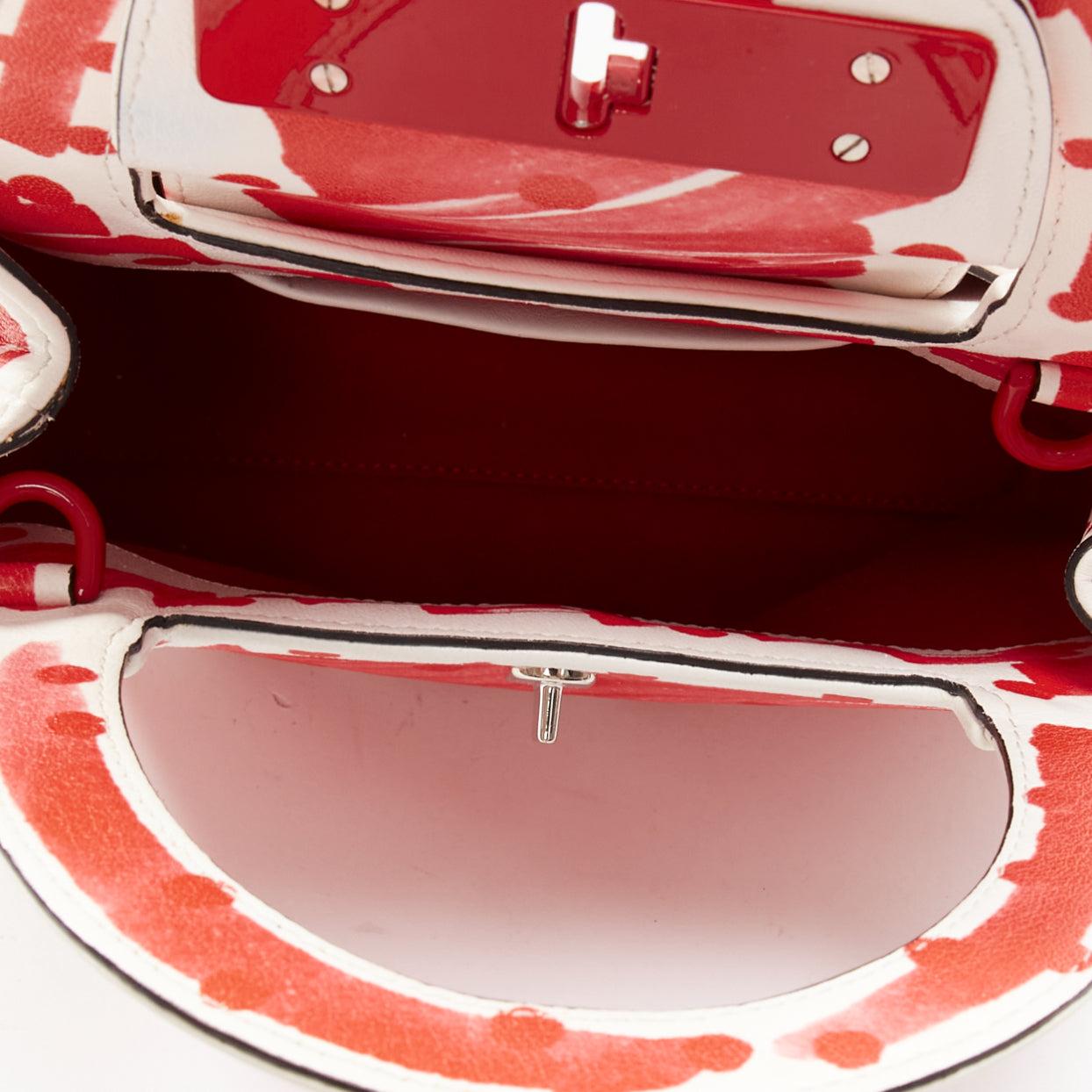 MOSCHINO Jeremy Scott 2019 Laufsteg-Umhängetasche mit rot-weißem Scribble-Marker im Angebot 5