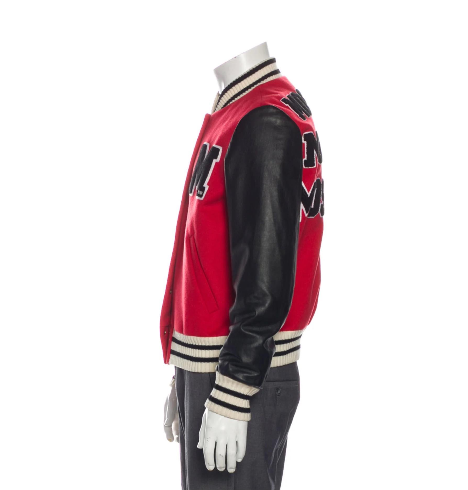 Featuring virgin wool fabric, black and red with a graphic print, woven lining, collar, set pockets and button closure. Pre-fall 2014 by Jeremy Scott

COLOR: Red and black
MATERIAL: 80% wool, 20% cashmere.
SIZE: Medium
CONDITION: Very good