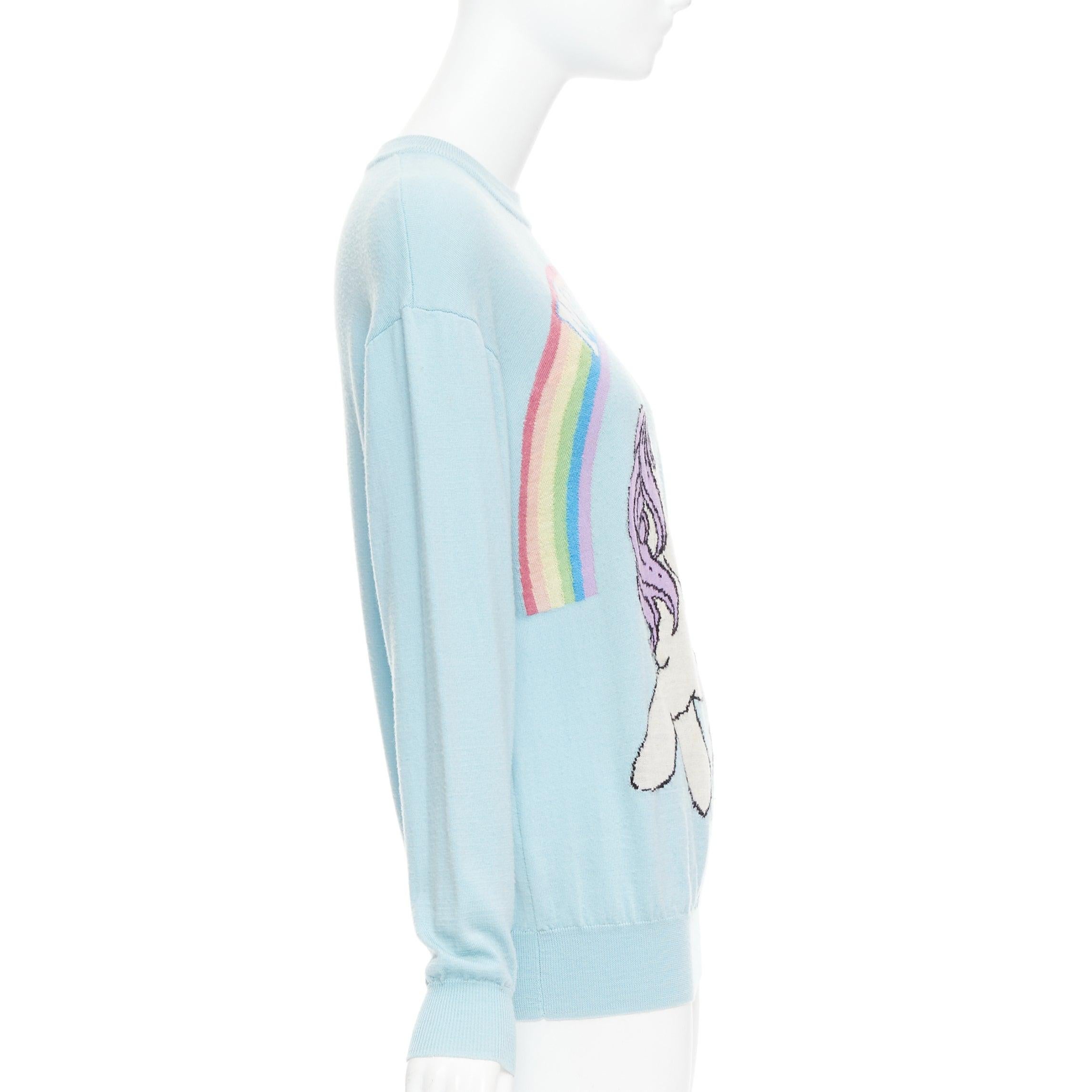 MOSCHINO Jeremy Scott Pull My Little Pony bleu logo arc-en-ciel S État moyen - En vente à Hong Kong, NT
