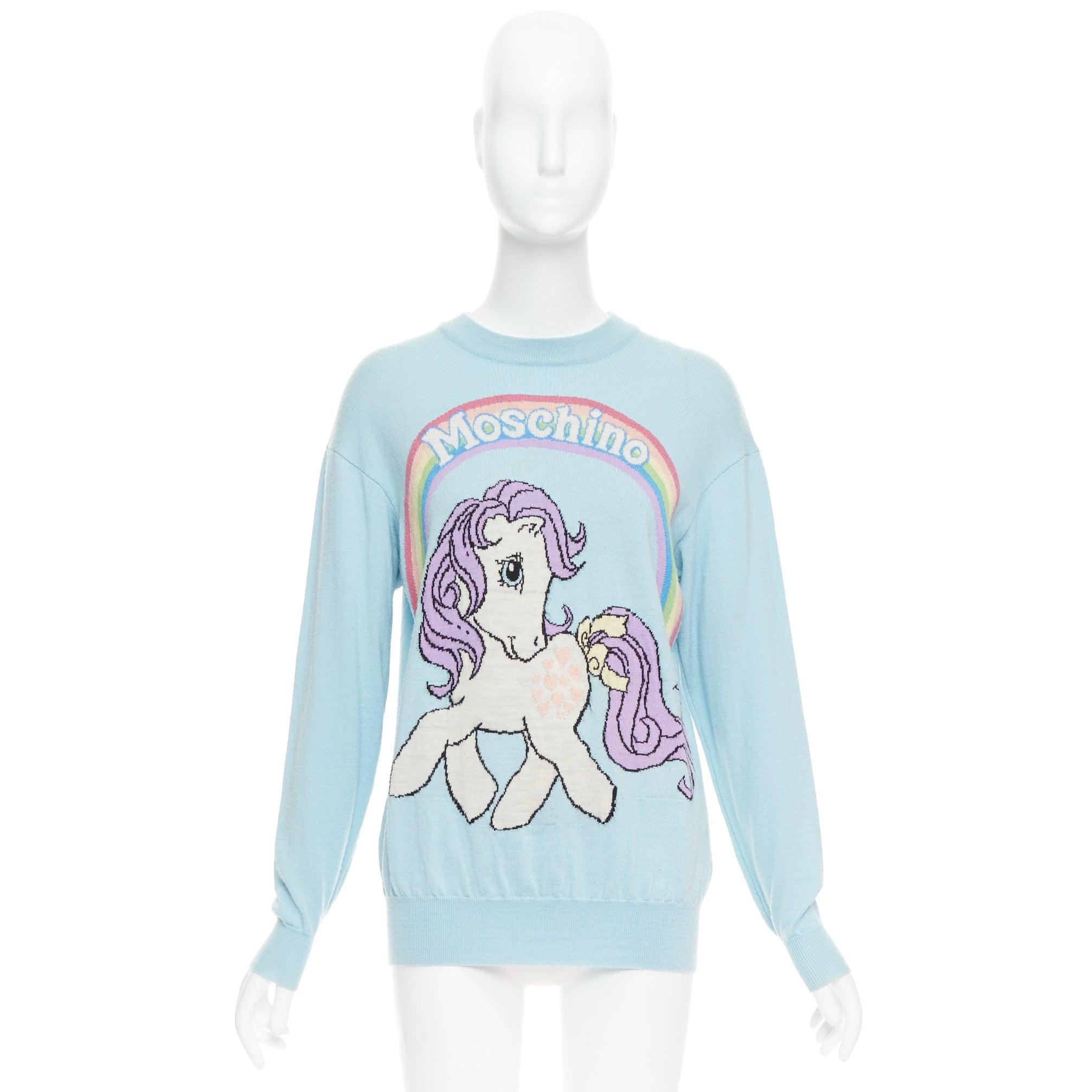 MOSCHINO Jeremy Scott Pull My Little Pony bleu logo arc-en-ciel S en vente 4