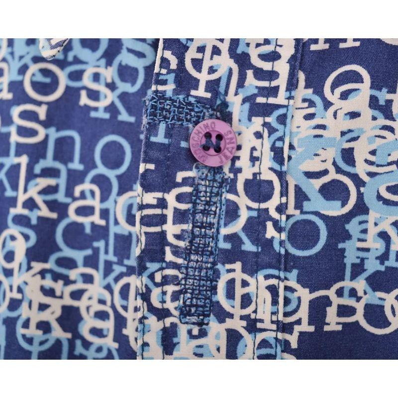 Violet Chemise Moschino à motif « Kaos » à manches longues en vente