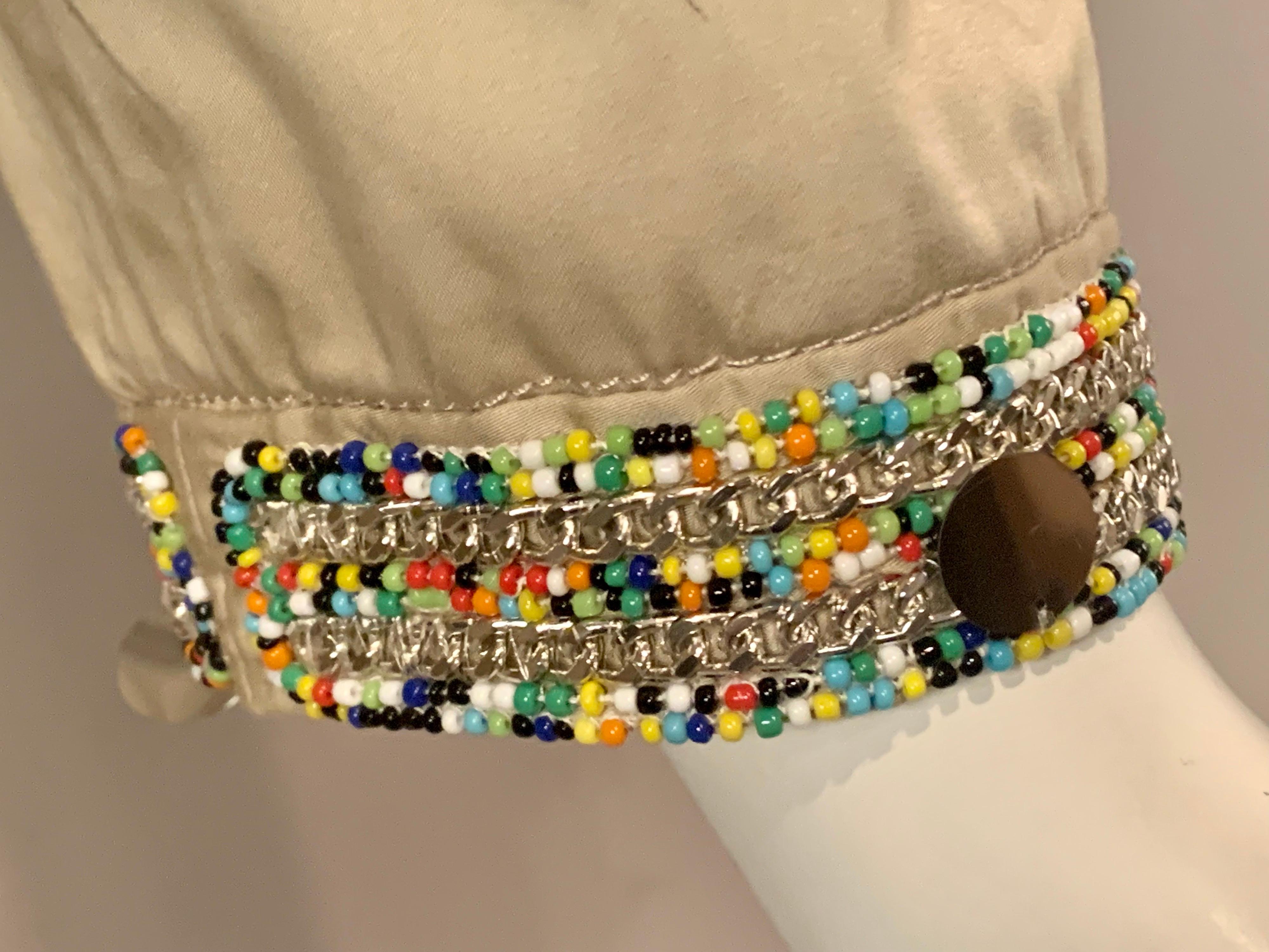 Giacca Moschino in cotone color kaki con colletto e polsini con perline colorate In condizioni ottime in vendita a New Hope, PA