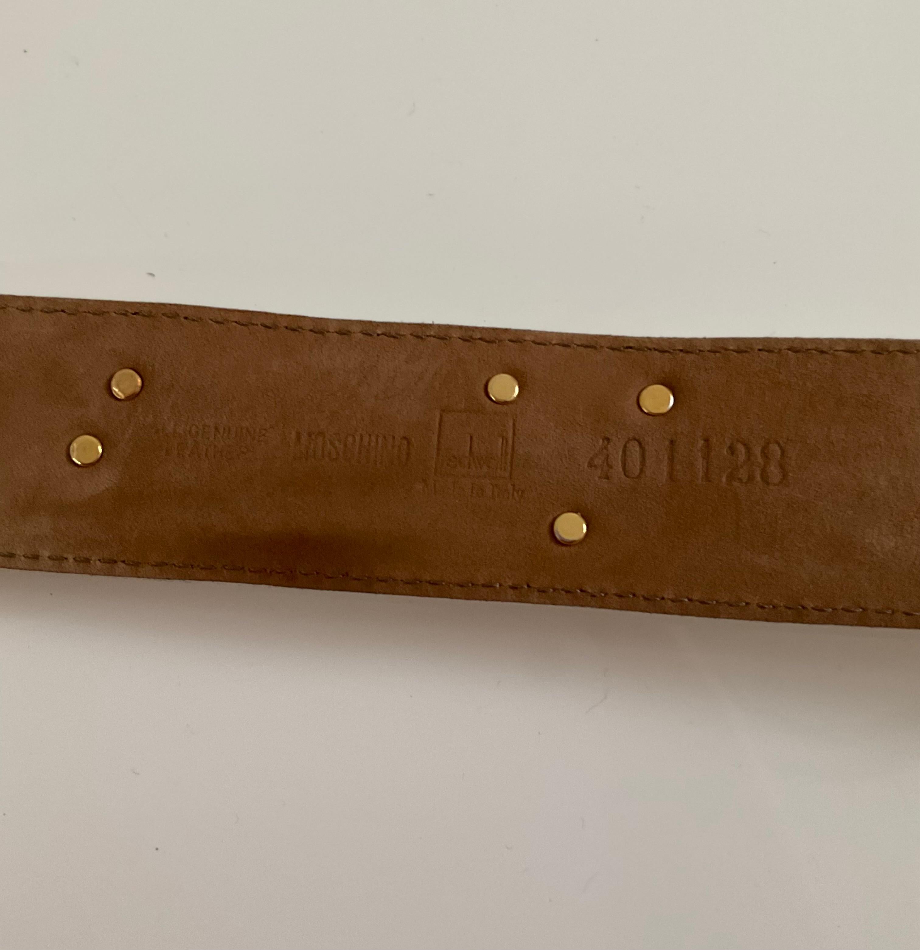 Moschino by Redwall Cintura in pelle bianca Oro Cuori di mucca anni '80 in vendita 3