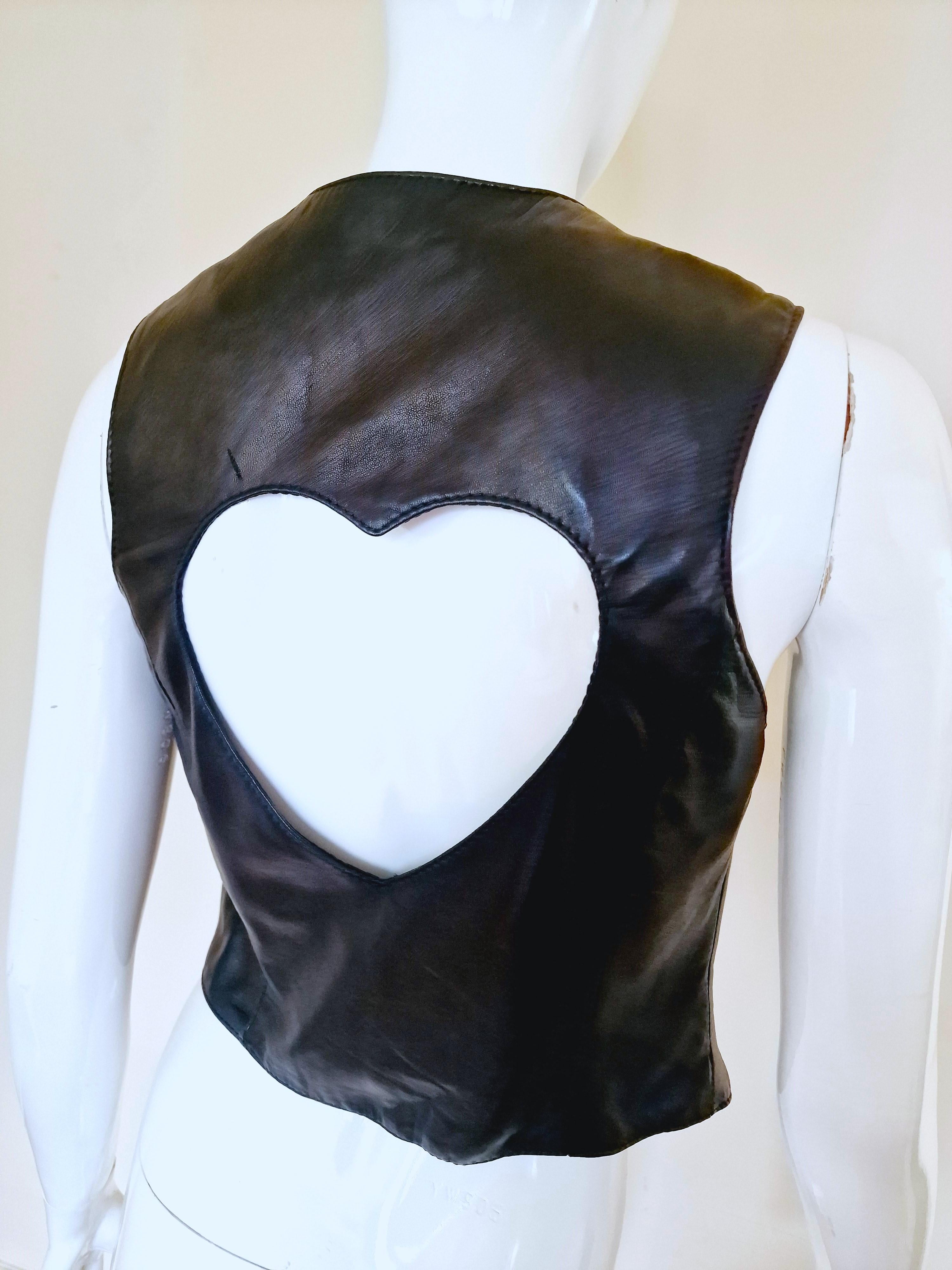 Moschino Leather Heart Cut out Cut-out Bella Hadid Top Jacket Black Medium Vest In Excellent Condition For Sale In PARIS, FR