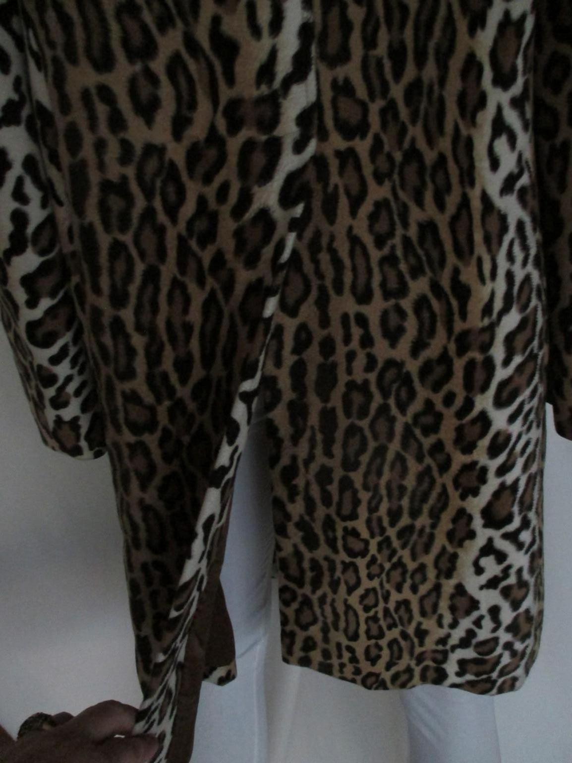 Moschino Leopard print coat In Good Condition In Amsterdam, NL