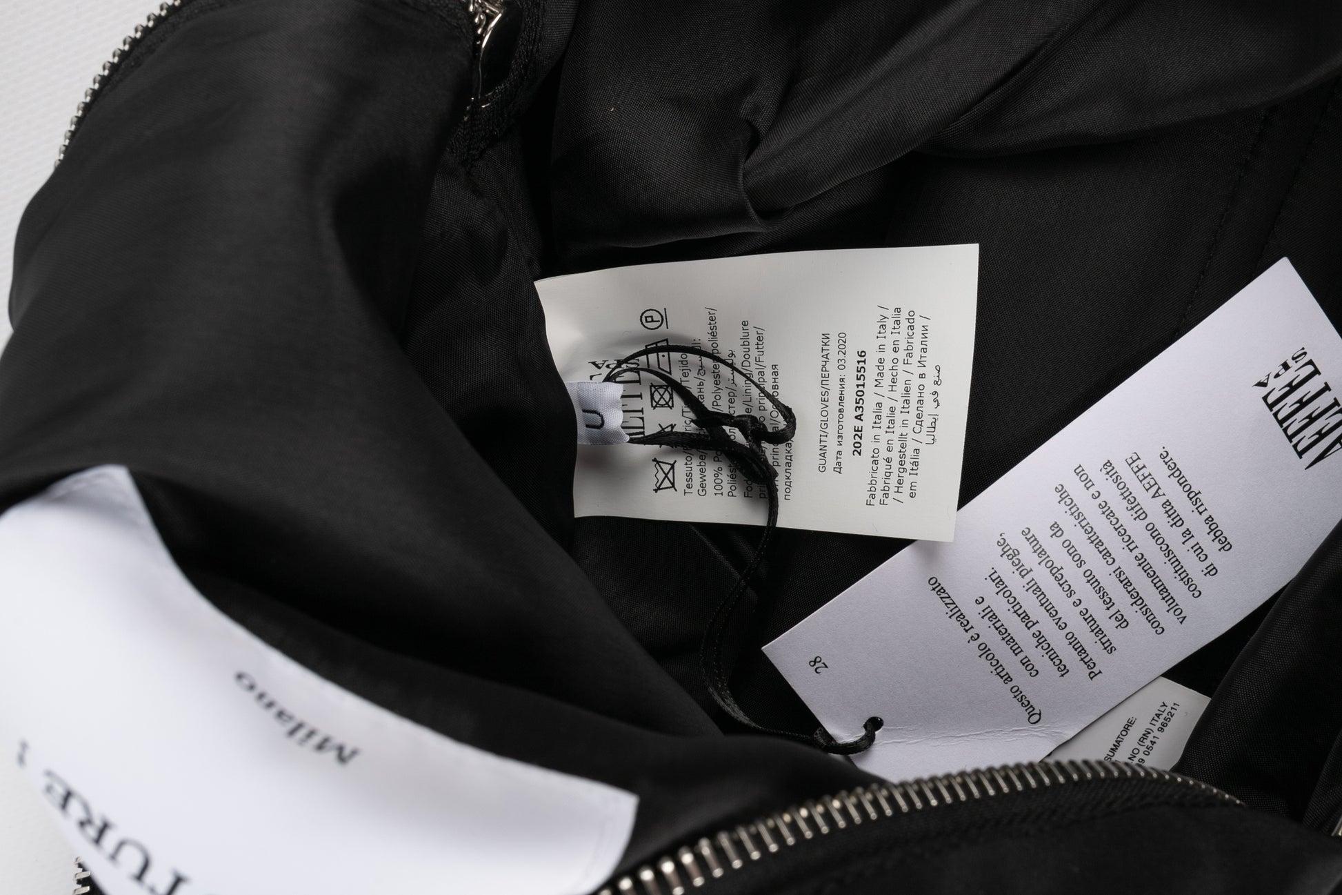 Moschino Long sac à gants en toile noire en vente 6