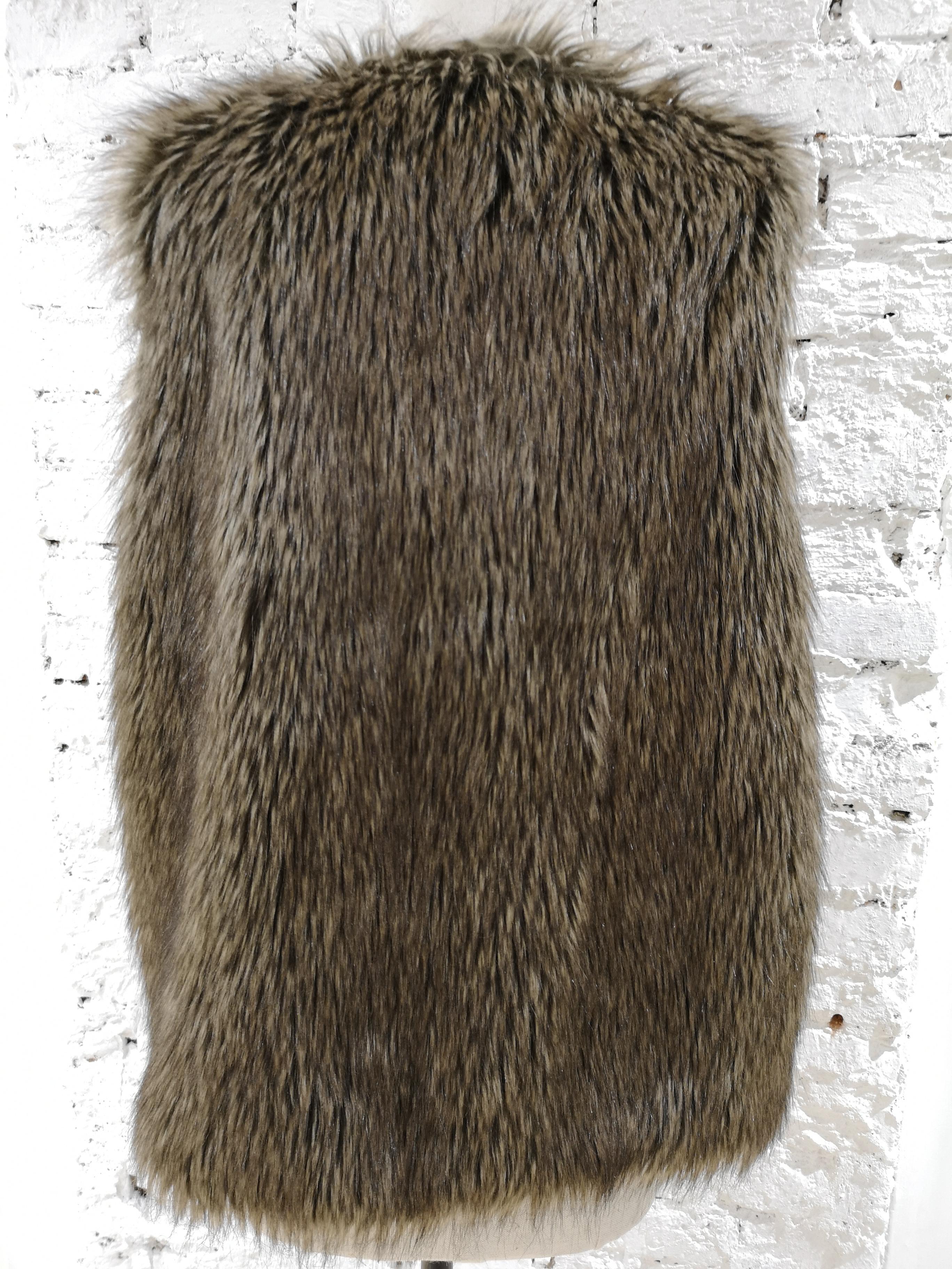 Gilet in pelliccia ecologica Love Moschino in vendita 3