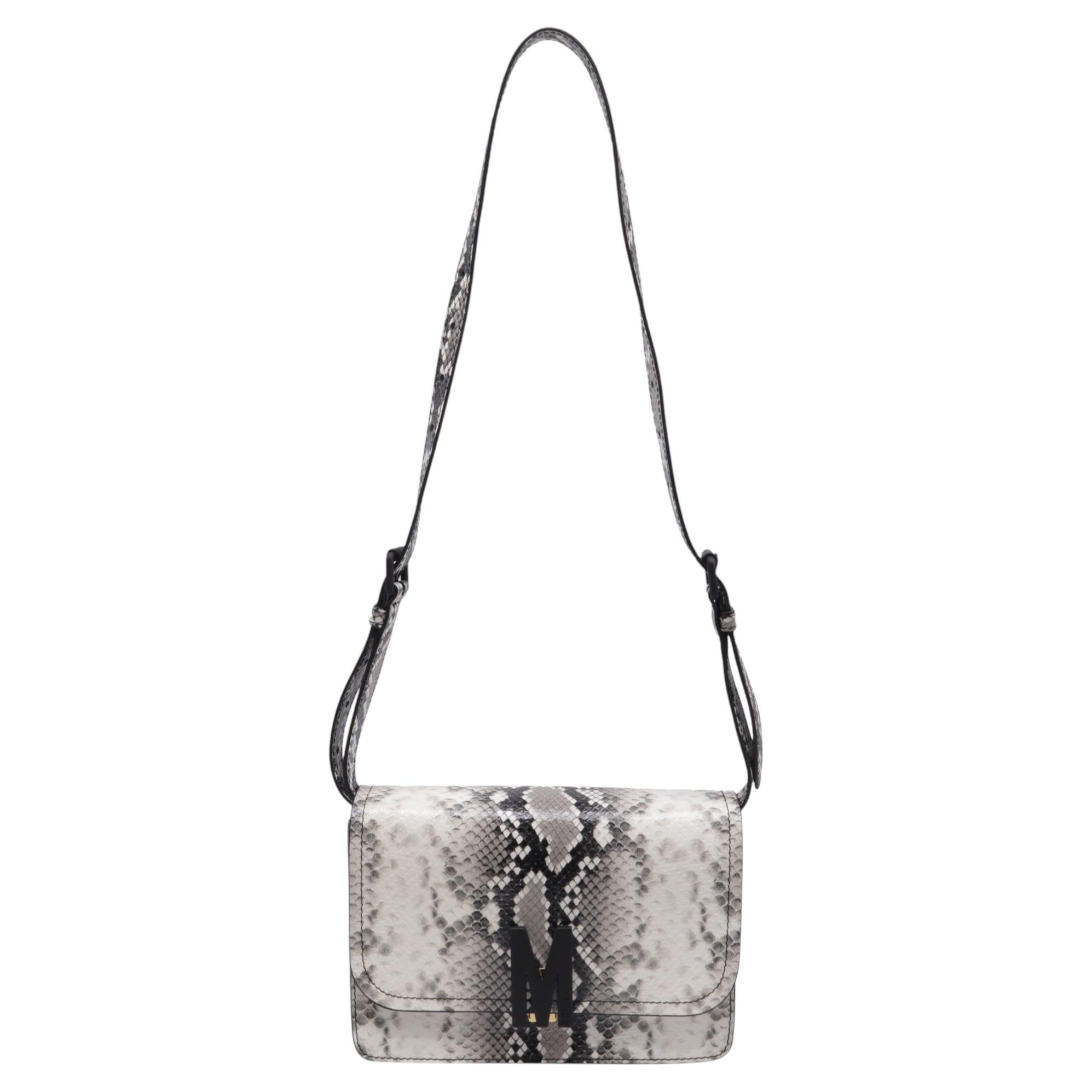 Sac à bandoulière Moschino à imprimé python et logo « M », en cuir de veau blanc en vente
