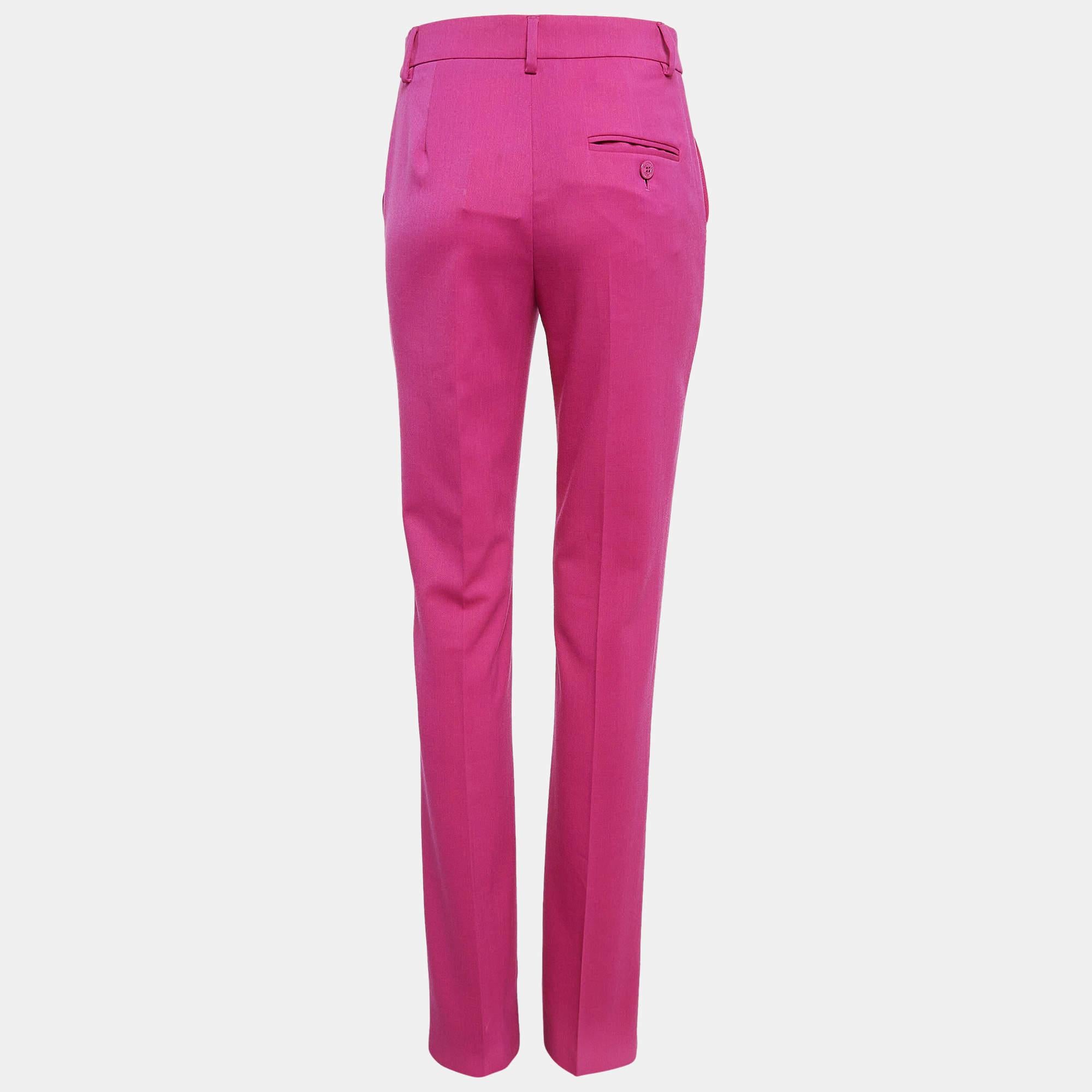 Valorizza il tuo abbigliamento con questo paio di pantaloni. Disegnati con una silhouette e una vestibilità superba, questo paio di pantaloni ti renderà sicuramente elegante.
