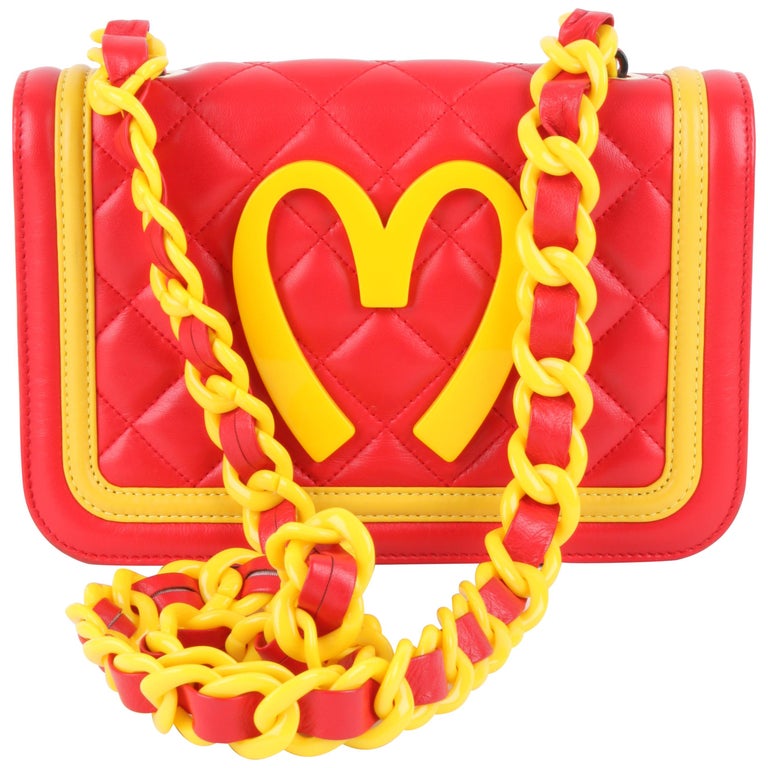 Moschino McDonald's Sac à bandoulière Happy Meal rouge/jaune, taille  moyenne Moschino McD sur 1stDibs
