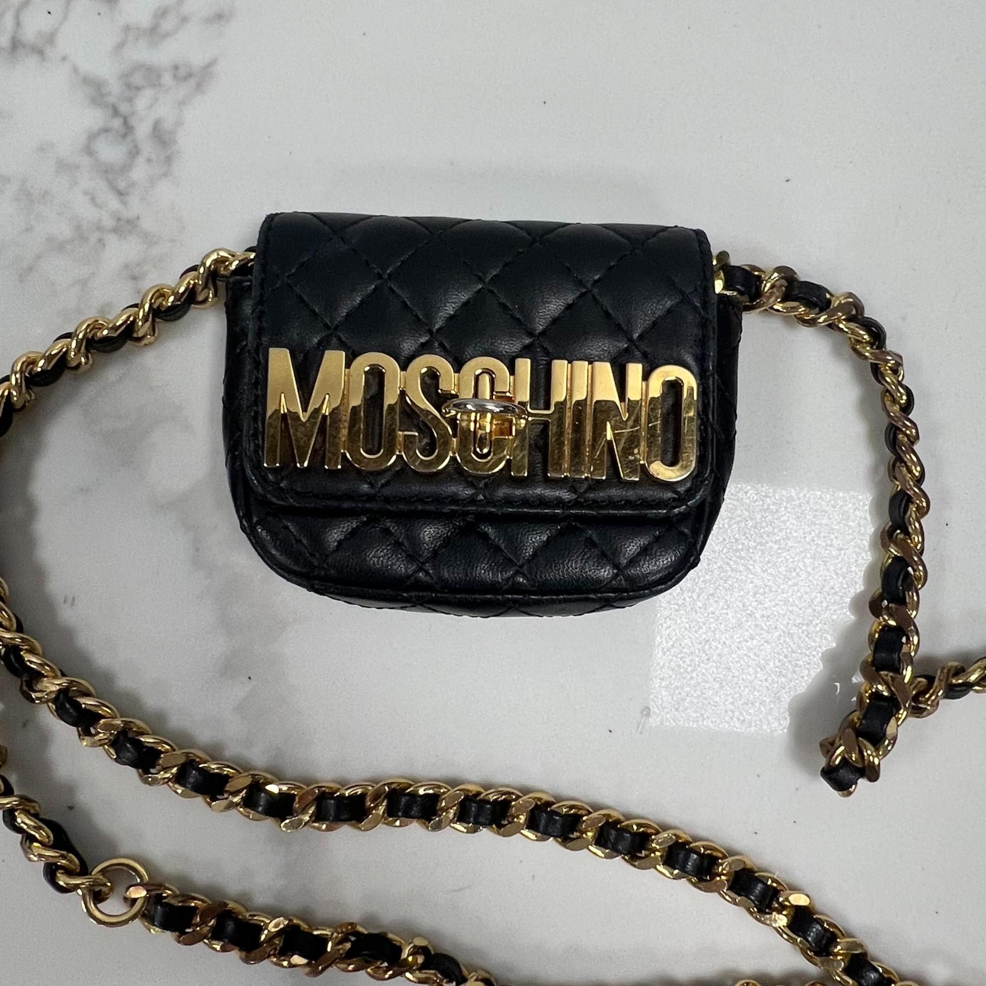 Moschino Mini Quilted Leather Waist Bag In Good Condition For Sale In Montreal, Quebec