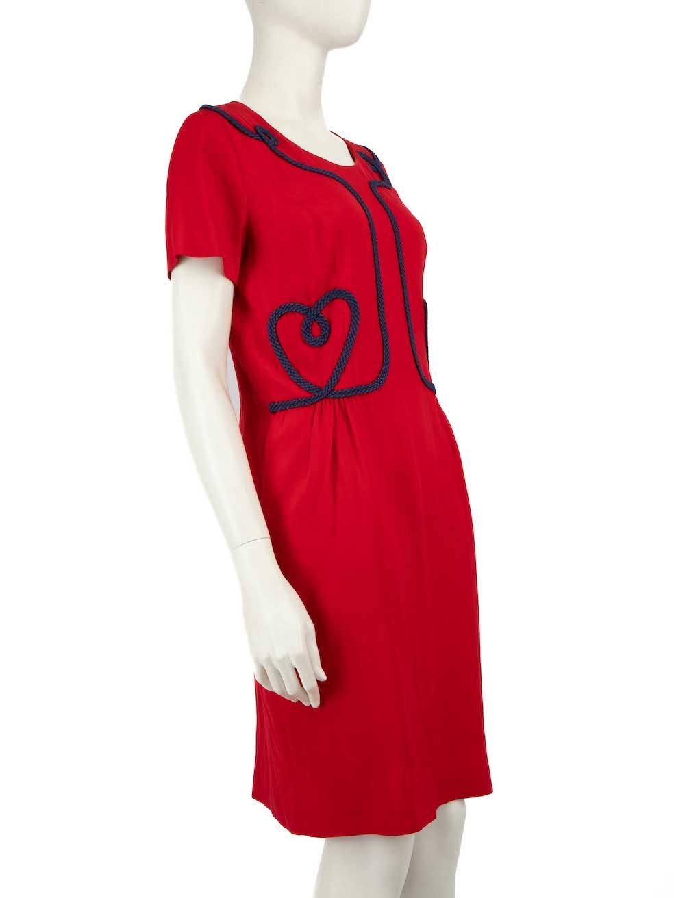 CONDIZIONE: molto buona. L'usura dell'abito è minima. La fodera intorno alla scollatura di questo articolo usato di Moschino Cheap and Chic è leggermente scolorita.
 
 
 
 Dettagli
 
 
 Vintage
 
 Rosso
 
 Sintetico
 
 Abito
 
 Dettaglio cuore