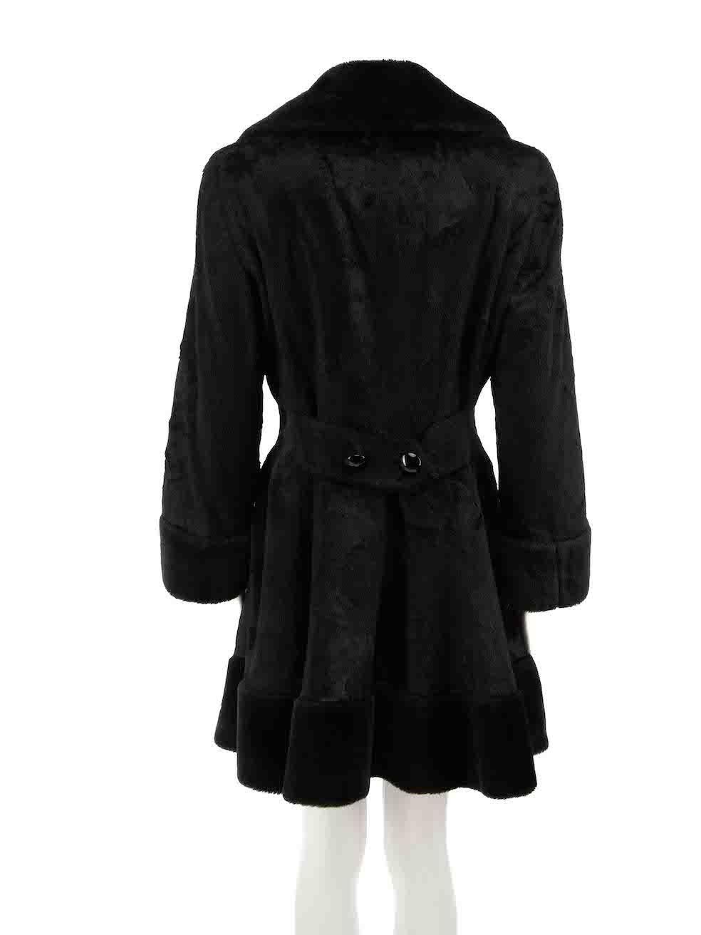 Moschino Moschino Couture! Schwarzer doppelreihiger Mantel aus Kunstpelz Größe L im Zustand „Gut“ im Angebot in London, GB