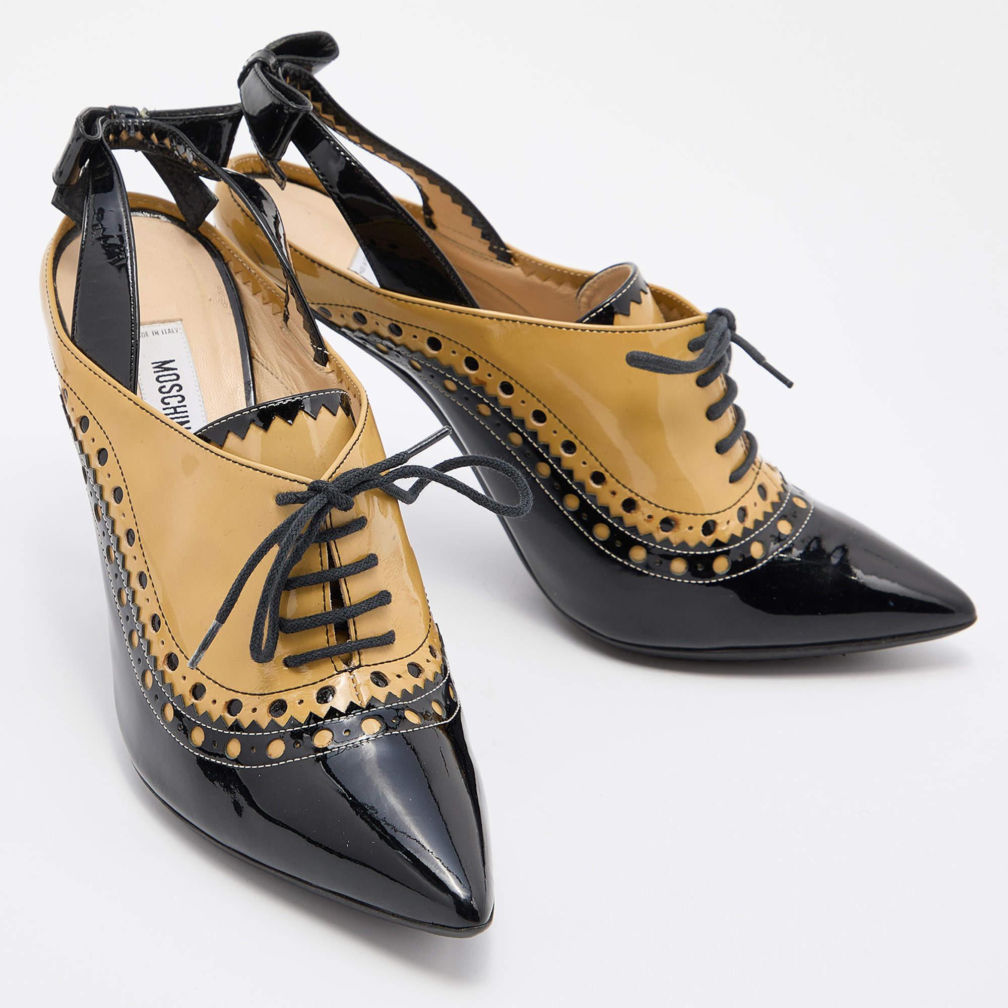 Moschino Multicolor Black/Beige Patent Leather Pointed Toe Lace Up Pumps Size 39 For Sale 1