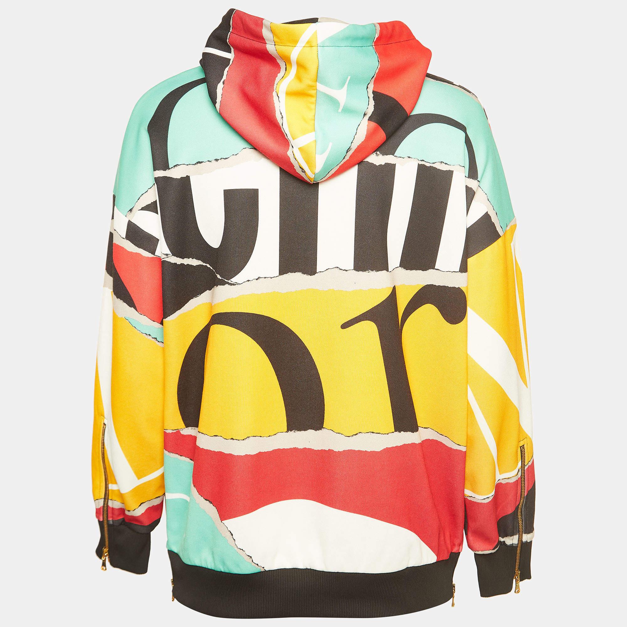 Con esta sudadera con capucha lucirás un estilo elegante y cómodo. Está confeccionado con un tejido suave que se realza con detalles de la firma.