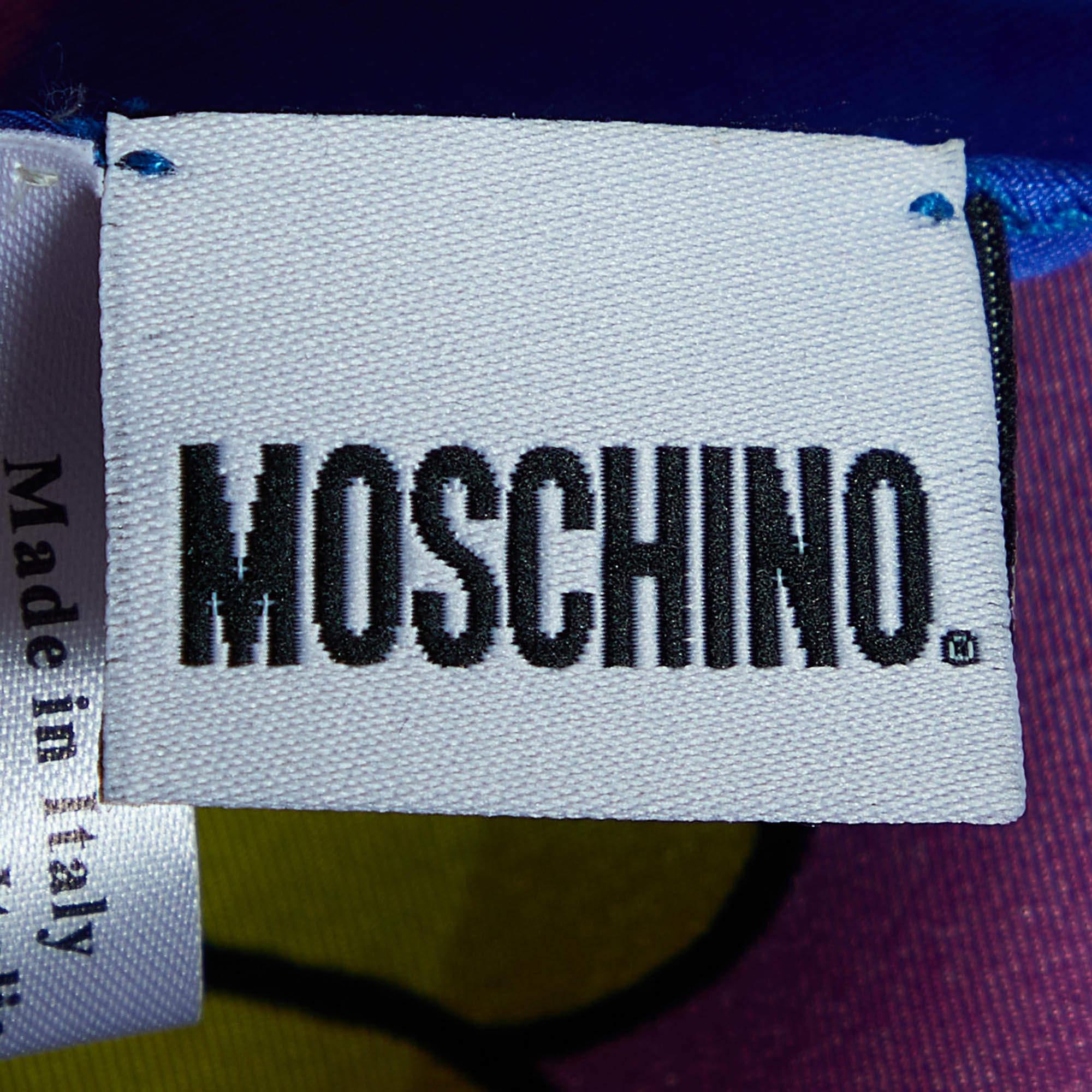 Moschino Mehrfarbiger quadratischer Tiger-Schal aus bedruckter Seide im Zustand „Neu“ im Angebot in Dubai, Al Qouz 2