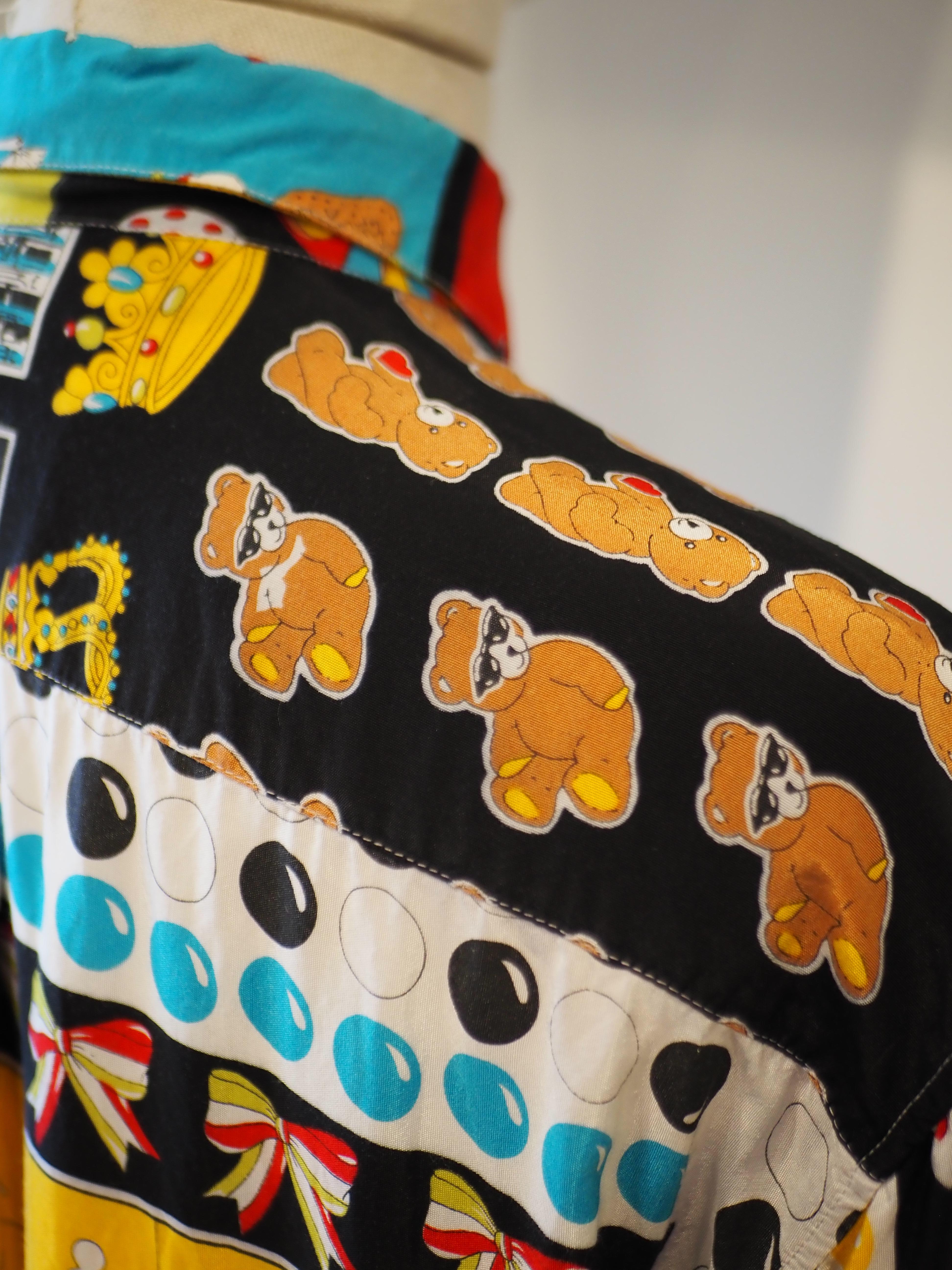 Moschino Mehrfarbiges ikonisches Vintage-Hemd im Angebot 12