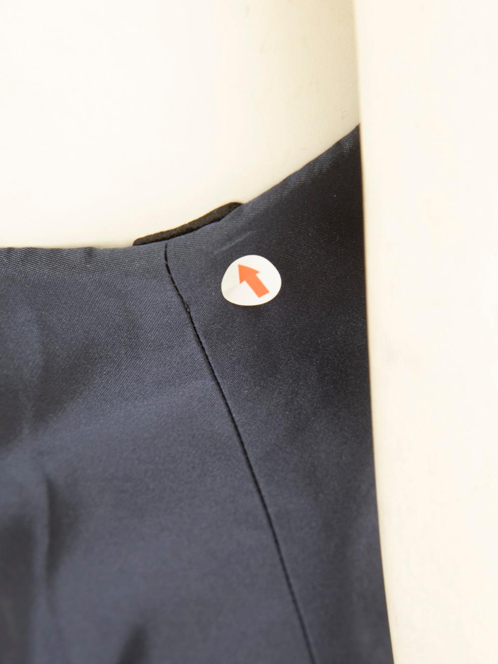 Moschino Navy Silk Ruffle Layered Midi Dress Size S Neuf - En vente à London, GB