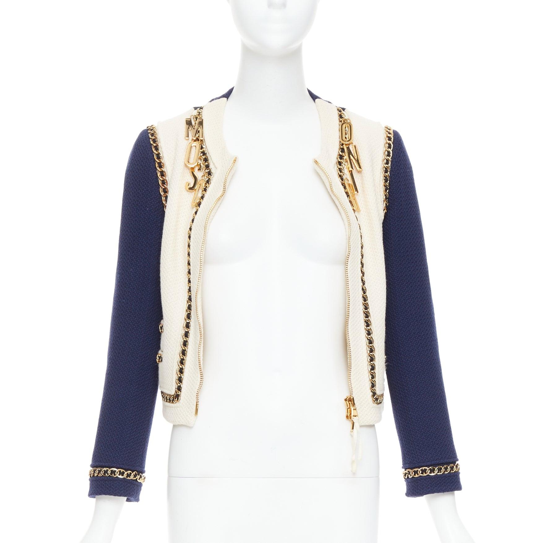 Beige MOSCHINO giacca in tweed crema con logo in oro bianco e blu, IT40 S. in vendita