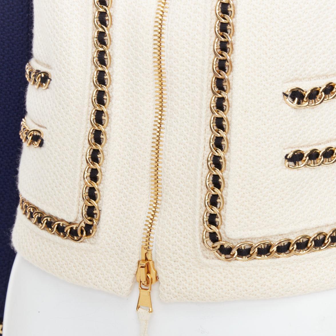MOSCHINO giacca in tweed crema con logo in oro bianco e blu, IT40 S. in vendita 3