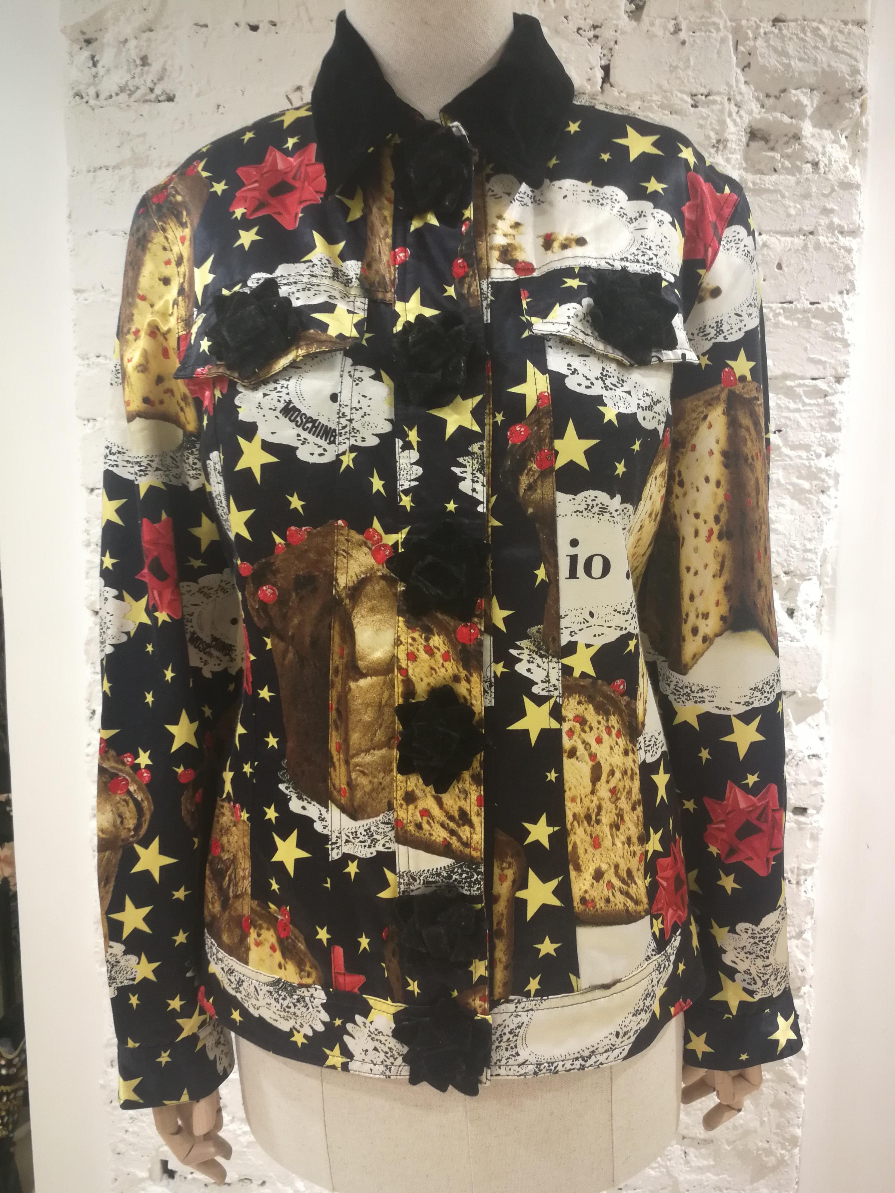The most amazing Moschino collector’s item, a jacket featuring a nostalgic print of a festive Italian holiday favorite: PANETTONE (fruitcake/bread)!
Totally made in italy in size 42
composition: cotton and Polyestere

