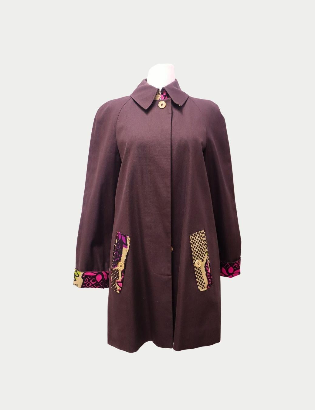 Moschino Gemusterte Taschen & Manschetten Detail Vintage Trench - EU 38 im Zustand „Hervorragend“ im Angebot in Amman, JO