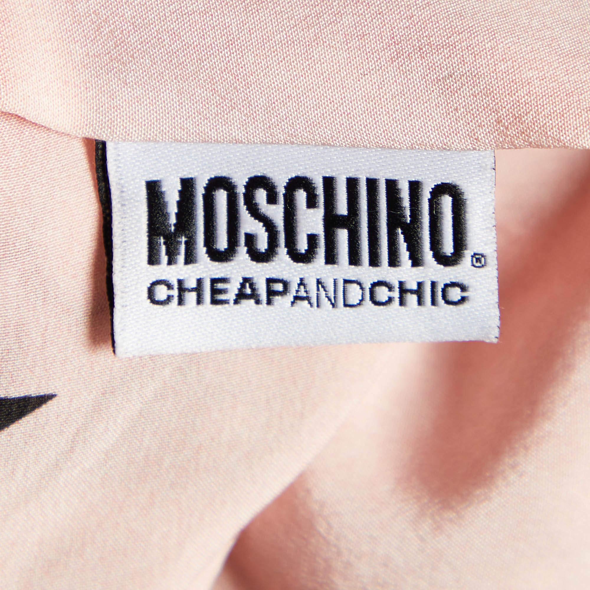 Dreieckiger Moschino-Schal aus bedruckter Seide mit rosa Spitze im Zustand „Gut“ in Dubai, Al Qouz 2