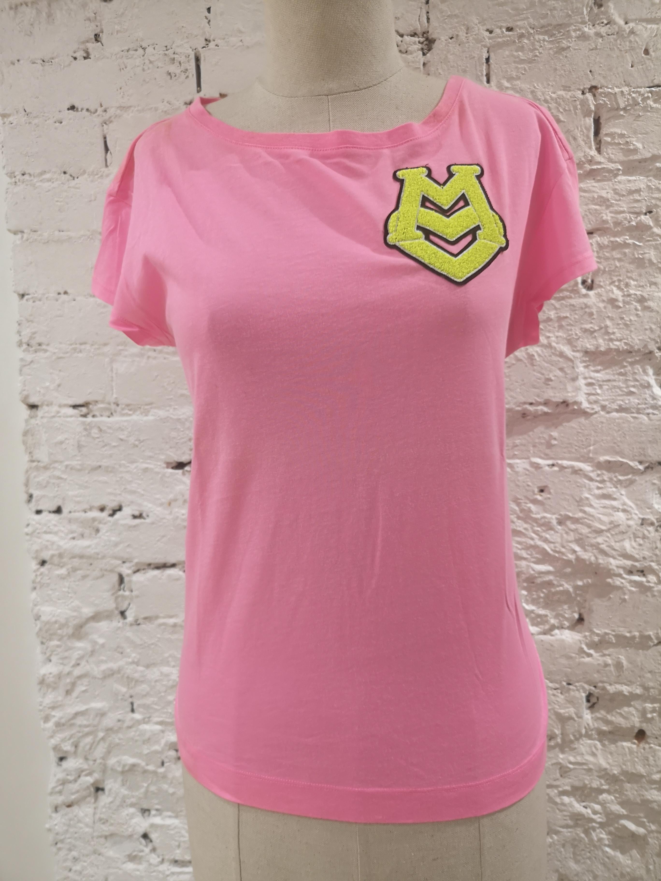 Moschino pink t-shirt
totally made in italy in size 44
total lenght 57 cm
a stain on the left side