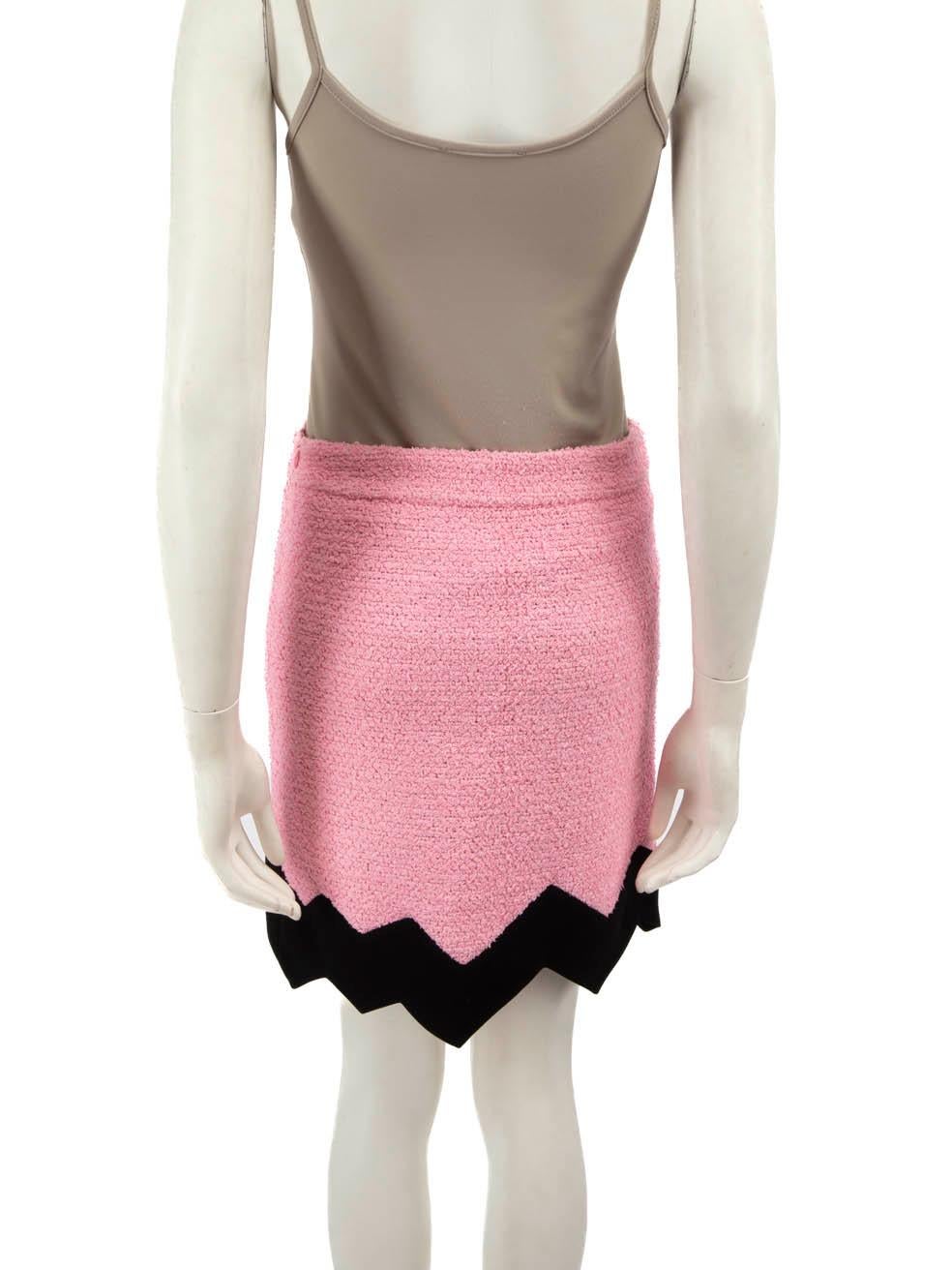 Moschino Rosa Zig Zag Saum Mini-Rock Größe XS (Pink) im Angebot