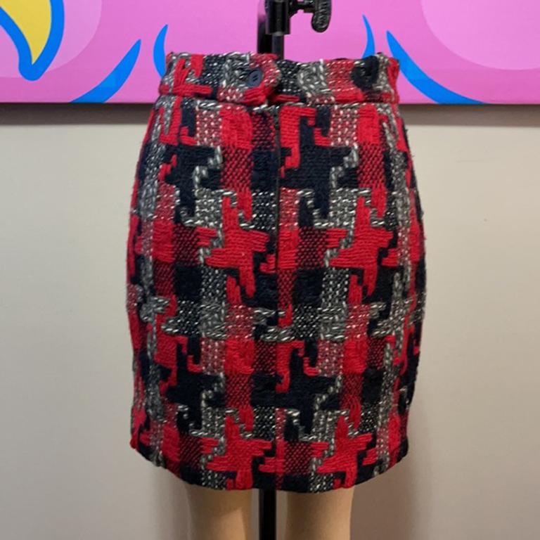Moschino Pret A Porter Red Black Gray Tweed Skirt In Good Condition For Sale In Los Angeles, CA