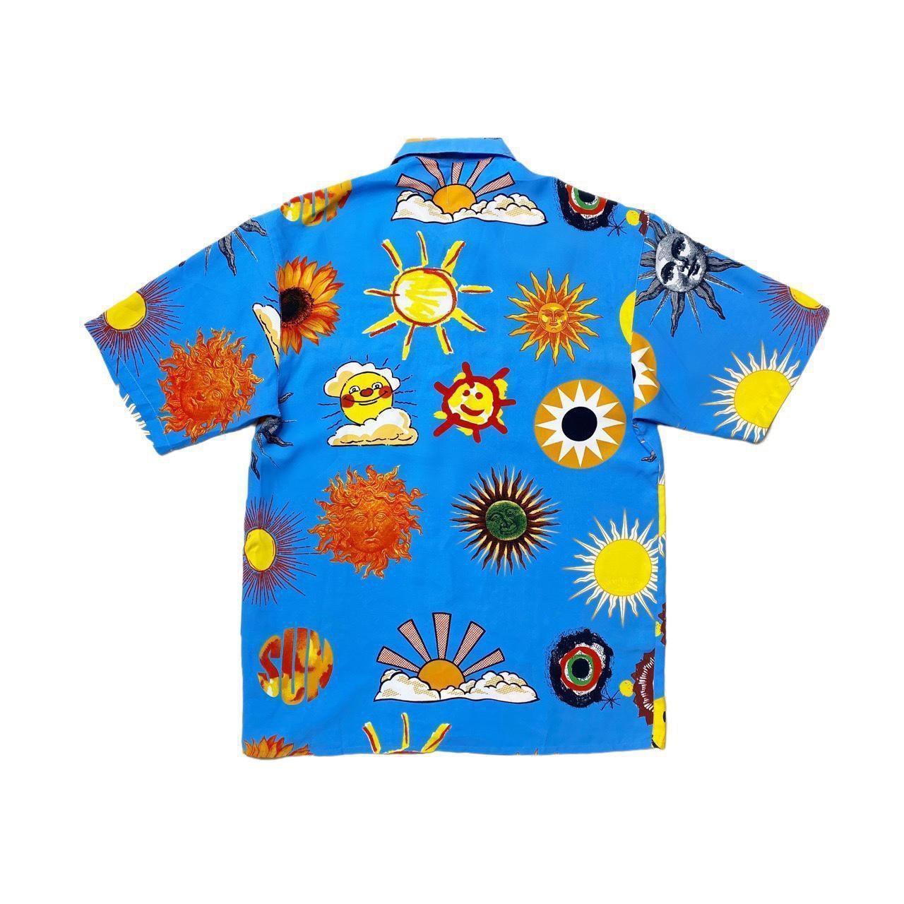 Moschino - Chemise de soleil imprimée  Bon état - En vente à London, GB