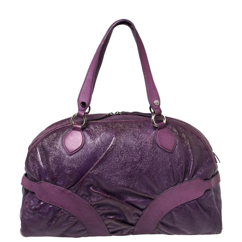 Moschino Purple Crinkled Patent Leather Double Zip Pocket Duffel Bag In Good Condition In Dubai, Al Qouz 2
