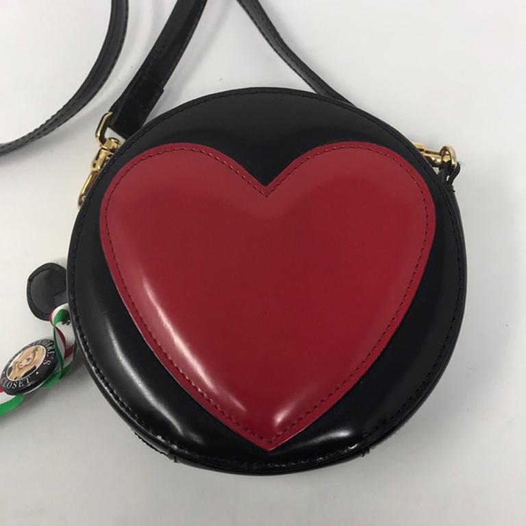 Moschino red black heart love crossbody bag

Super rare vintage museum worthy Mini Circle cross body heart bag! From 1998 and featured in the ? Moschino book from SKIRA from 2001. Mini size and perfect to wear over blazers. No Dust Bag

Made in