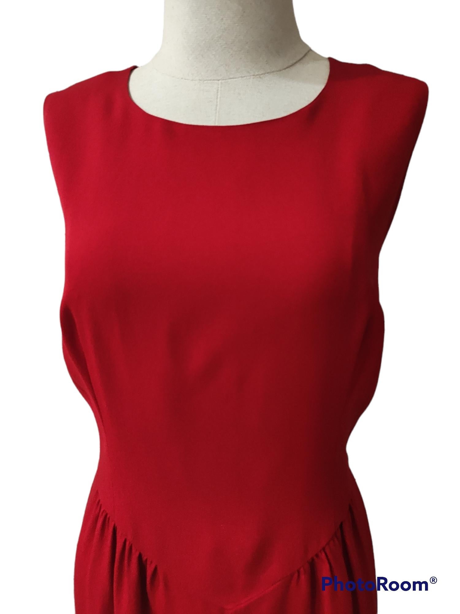 Moschino red  dress
totally made in italy in size 44