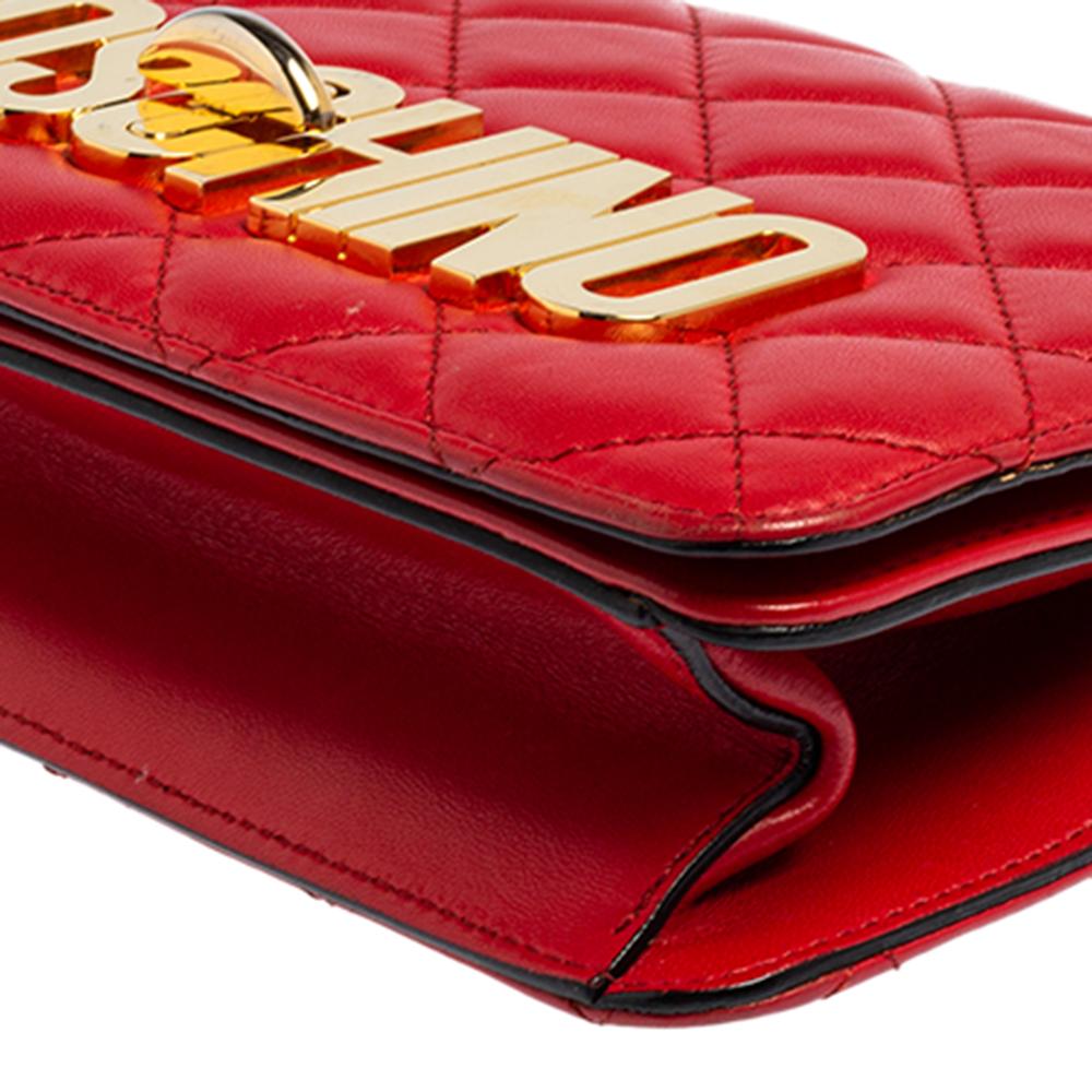 Moschino Red Quilted Leather Logo Flap Shoulder Bag In Good Condition In Dubai, Al Qouz 2