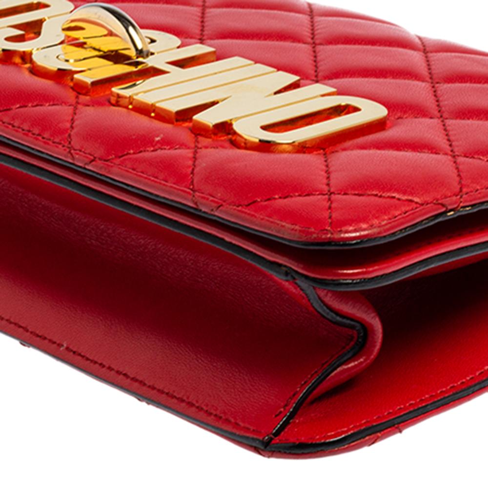 Moschino Red Quilted Leather Logo Flap Shoulder Bag In Good Condition In Dubai, Al Qouz 2