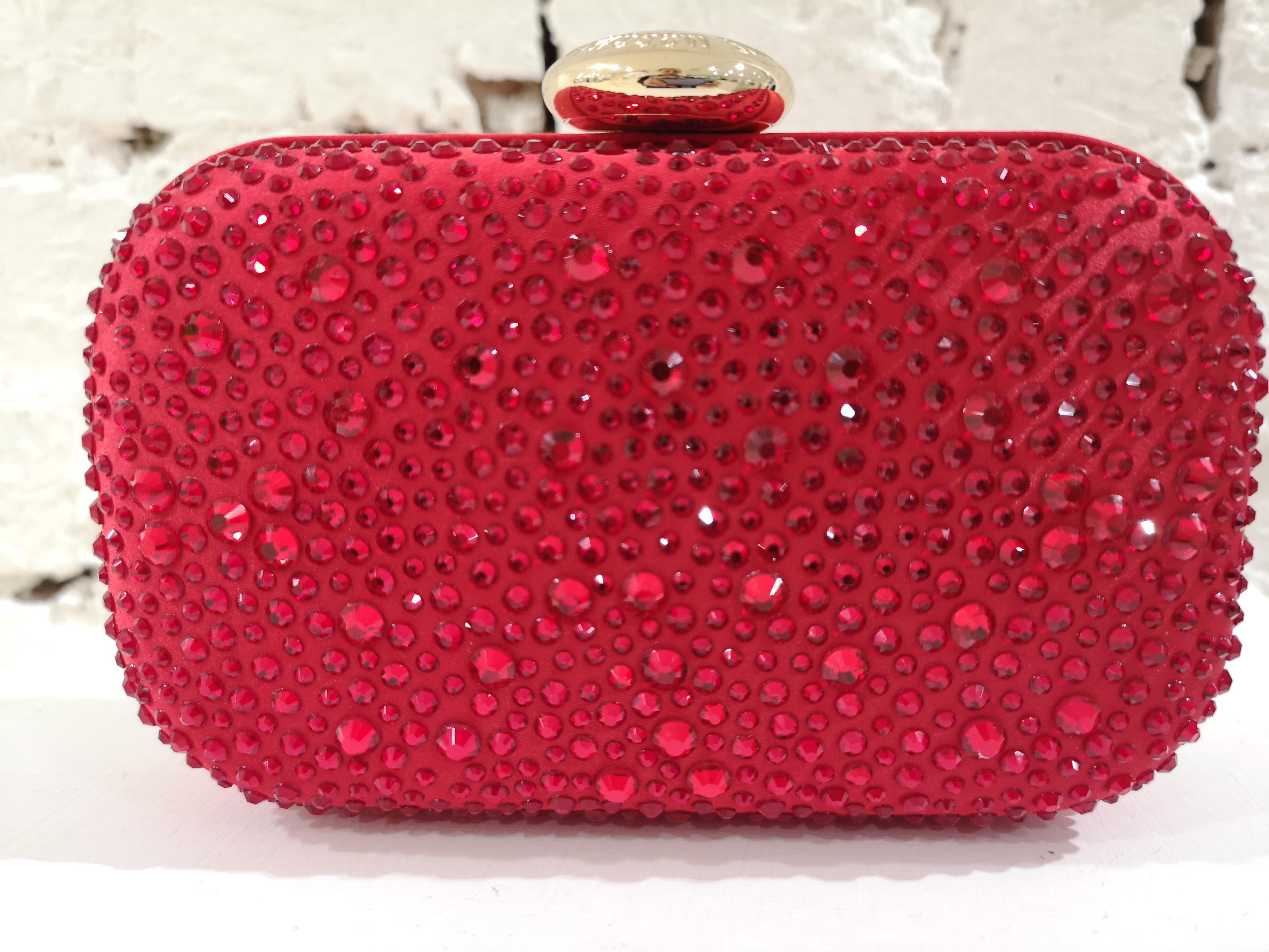 Moschino Red Swarovski Handle Bag / Shoulder Bag NWOT
totally made in italy
measurements: 17 cm * 10 cm * depth 4 cm