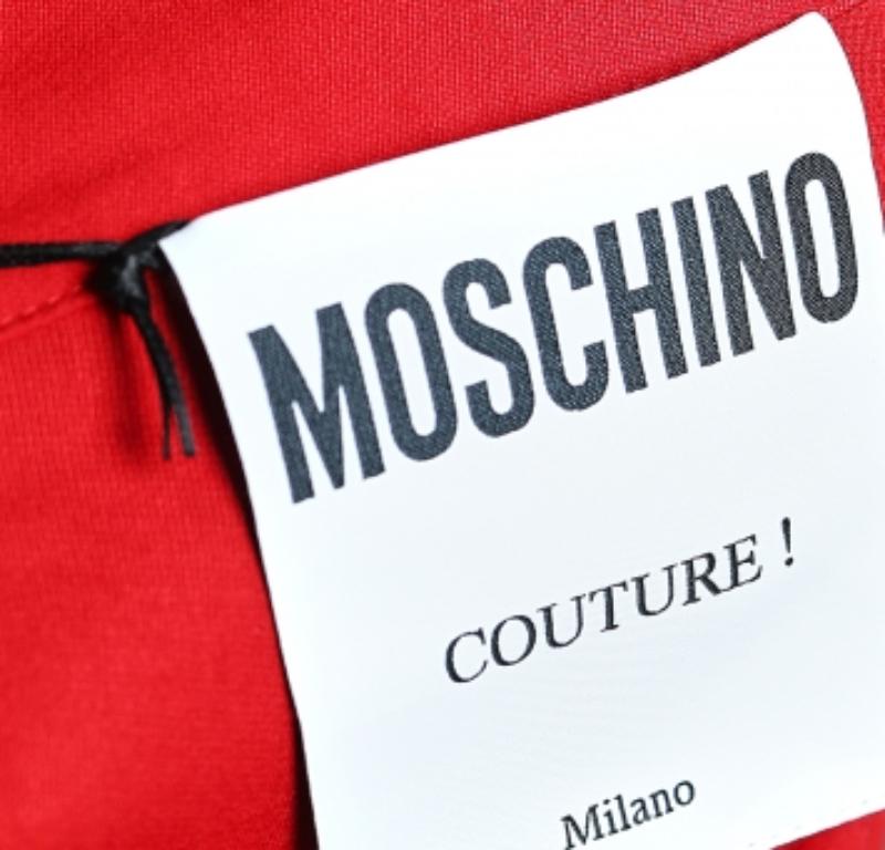 Mono Moschino rojo de lana sin hombros con cinturón M en venta 2
