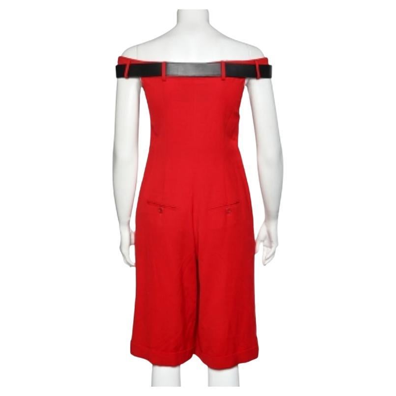 Combinaison Moschino rouge à épaules dénudées avec ceinture M