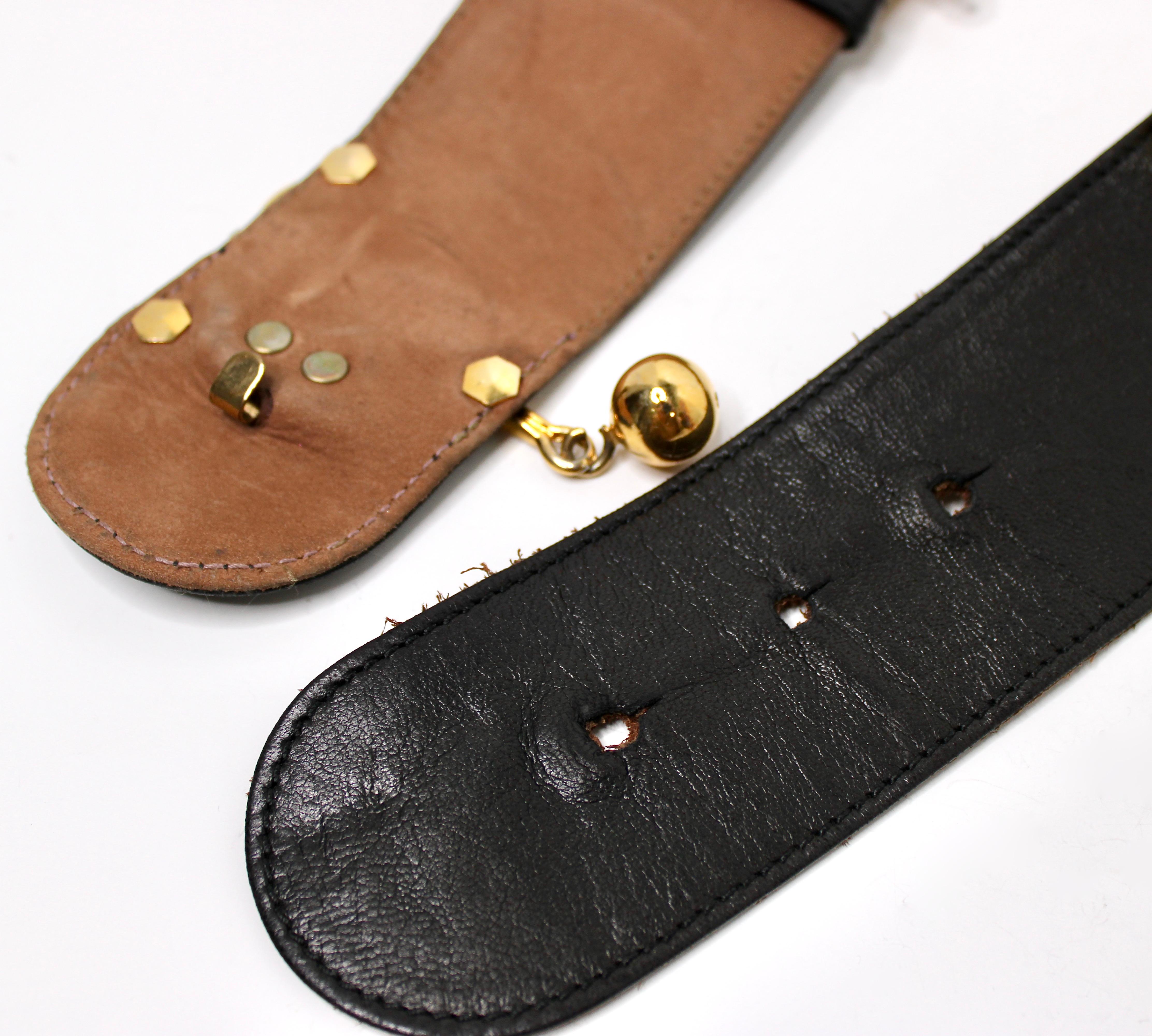 Cintura Moschino Redwall in pelle nera con fibbie a cuore dorate, circa anni '80 in vendita 6