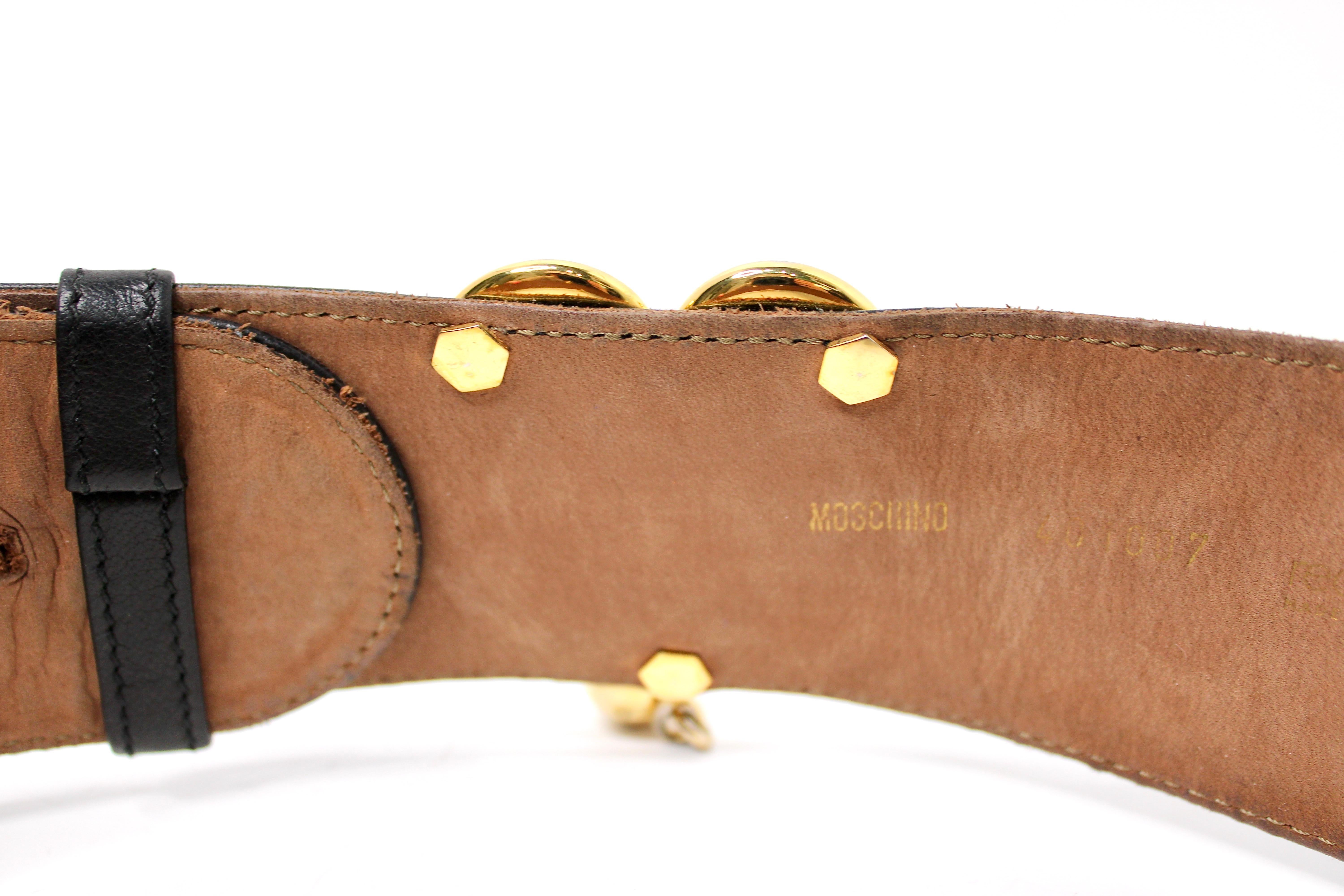 Donna Cintura Moschino Redwall in pelle nera con fibbie a cuore dorate, circa anni '80 in vendita