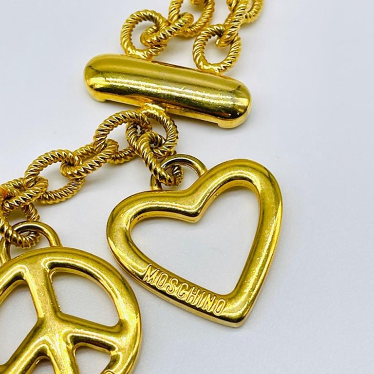 Moschino redwall gold chain link charm belt

This vintage gold tone meal belt by Moschino is a great example of the brands DNA. Fun charms like peace sign, thimble, metal balls, razor blade, heart make this shine!

Slight turning on the gold tone,
