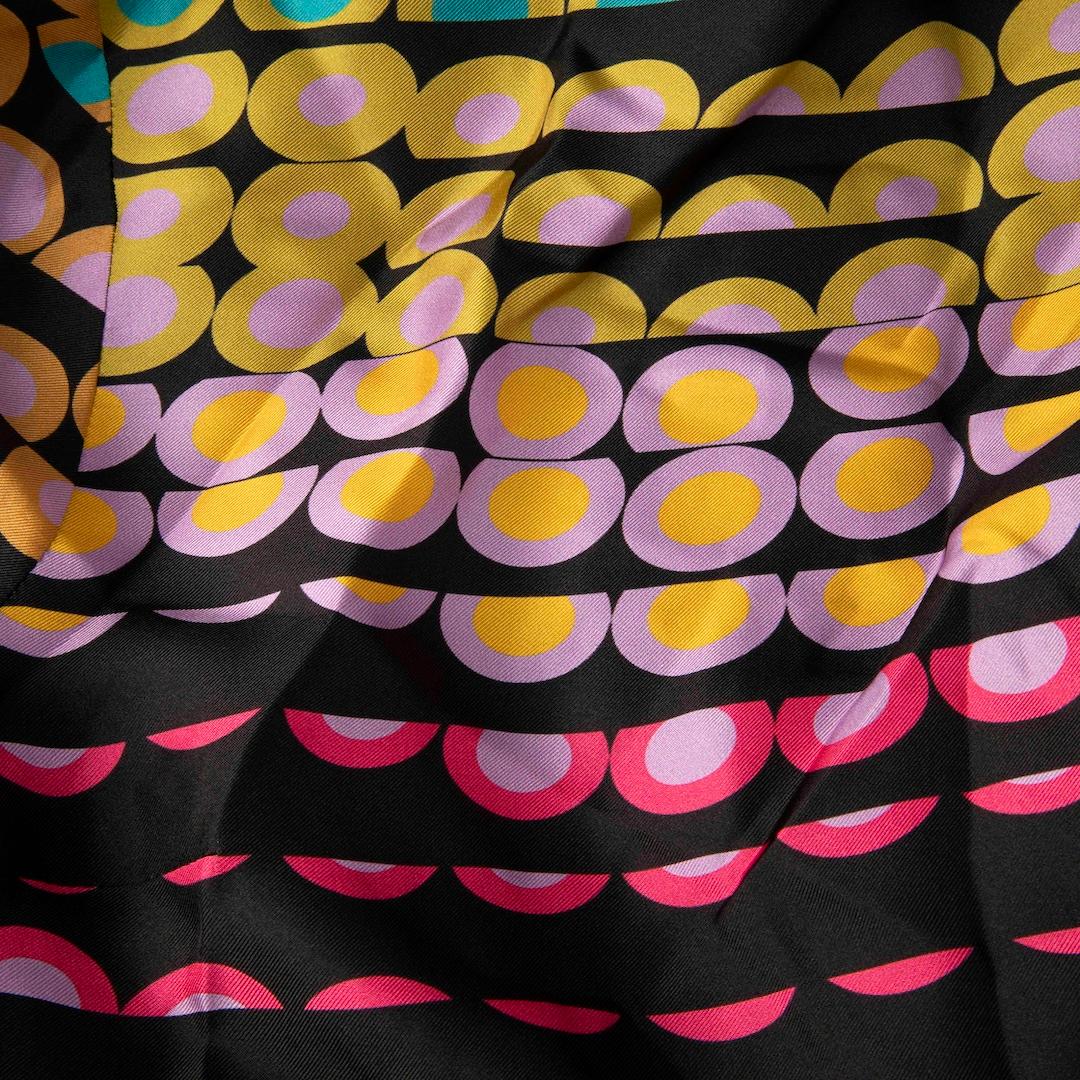 Moschino Seide Polkadot Knielanges Kleid Größe L im Zustand „Gut“ im Angebot in London, GB