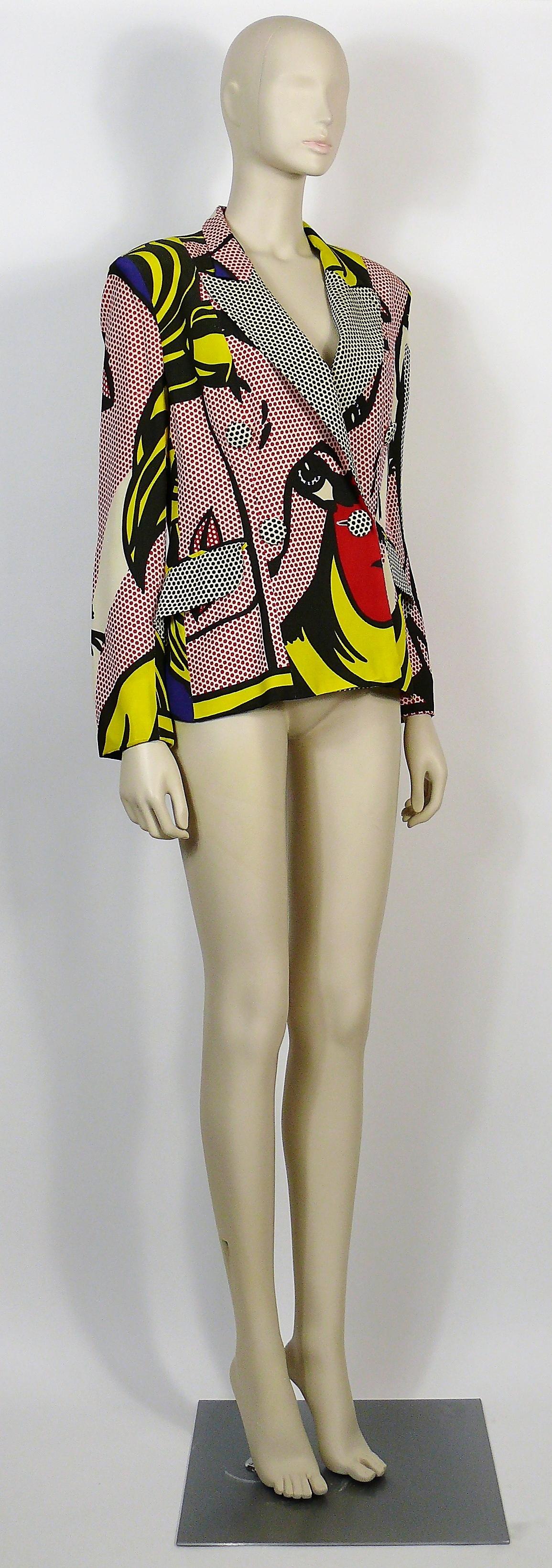 MOSCHINO rare and iconic pop-art blazer featuring an outsized newspaper-type print with vribrant colors. Tribute to the Amercian artist ROY LICHTENSTEIN.

MOSCHINO Spring Summer 1991 - Collection n°6.

This iconic piece features in the permanent