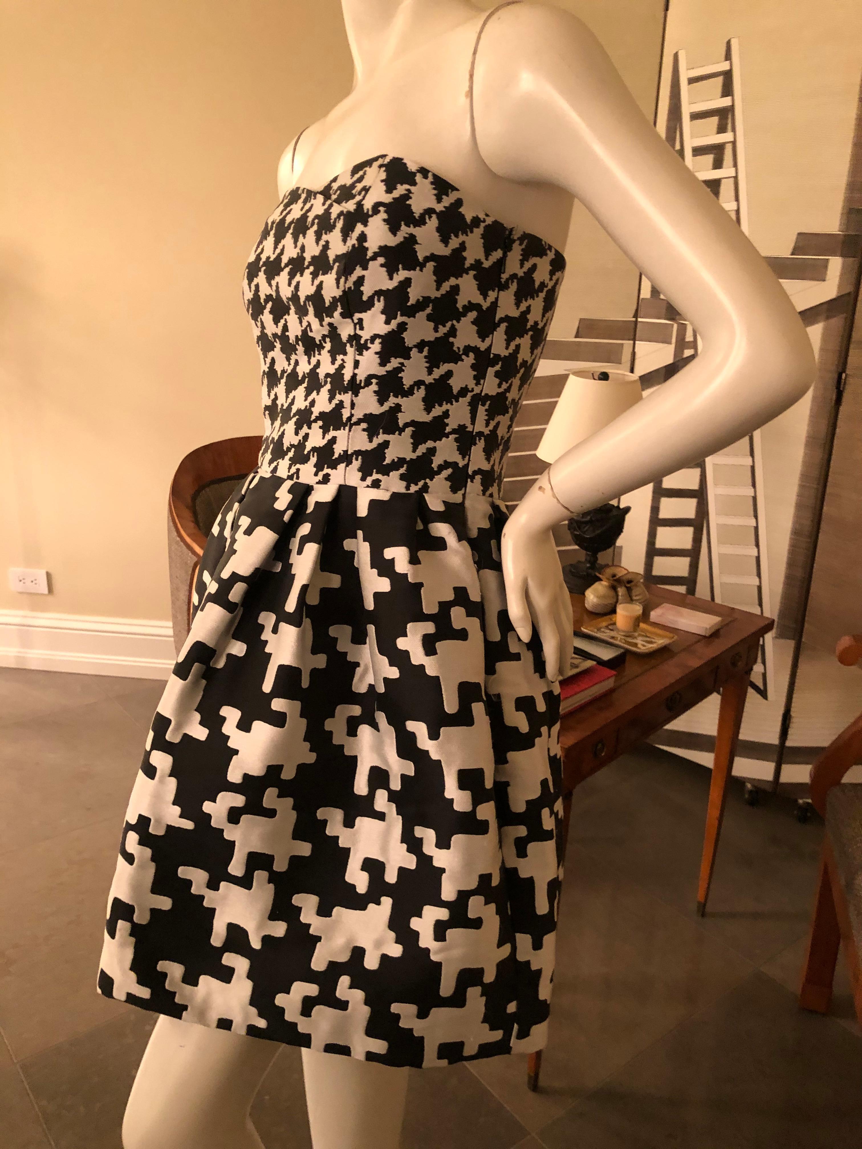  Moschino Strapless Exaggerated Houndstooth Corset Cocktail Dress .
So good, please use the zoom feature to see details.
Size 6 US
Bust 34