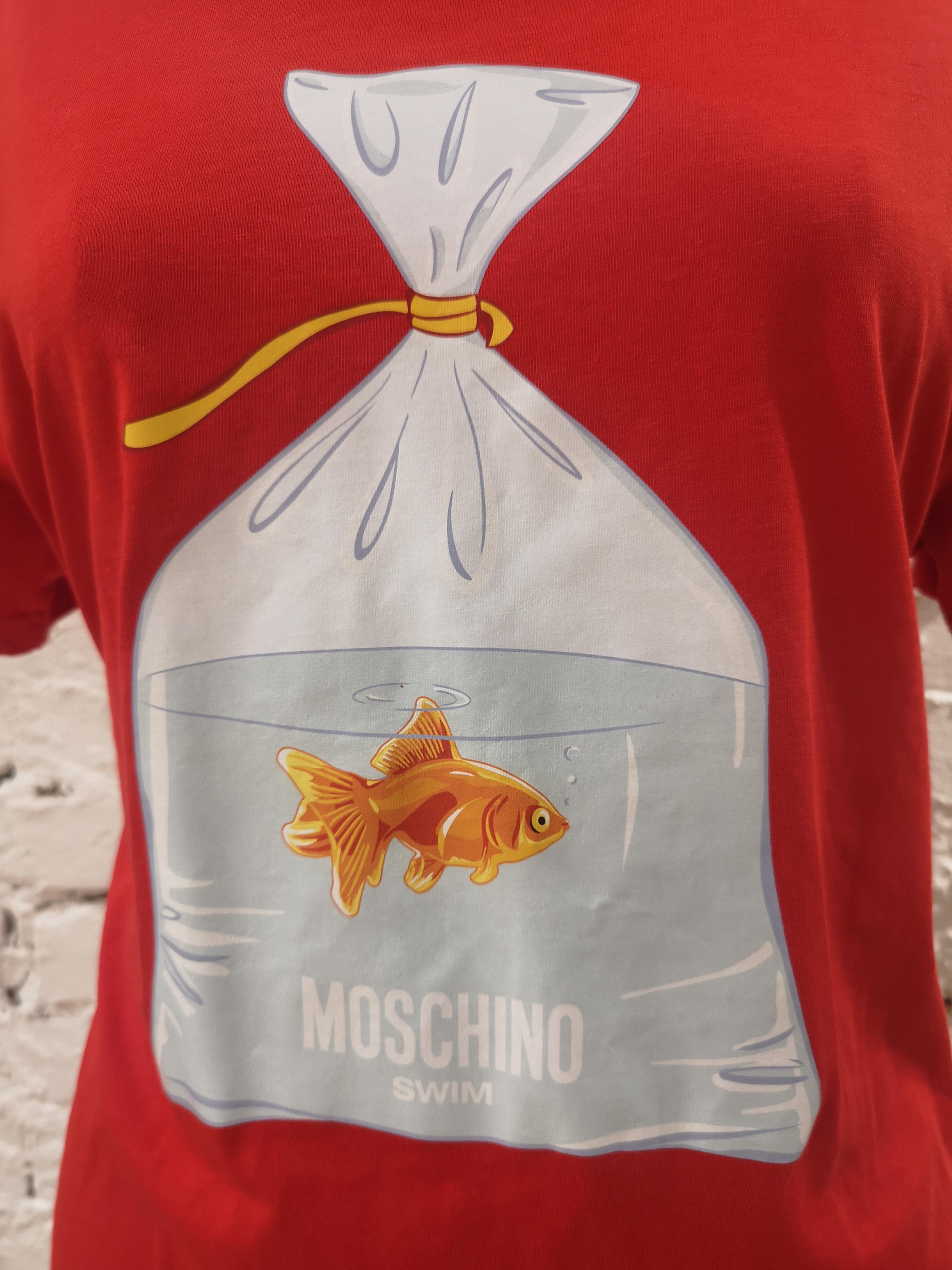 Moschino Swim red cotton t-shirt
totally made in italy in size XS
total lenght 69 cm
shoulder to hem 20 cm