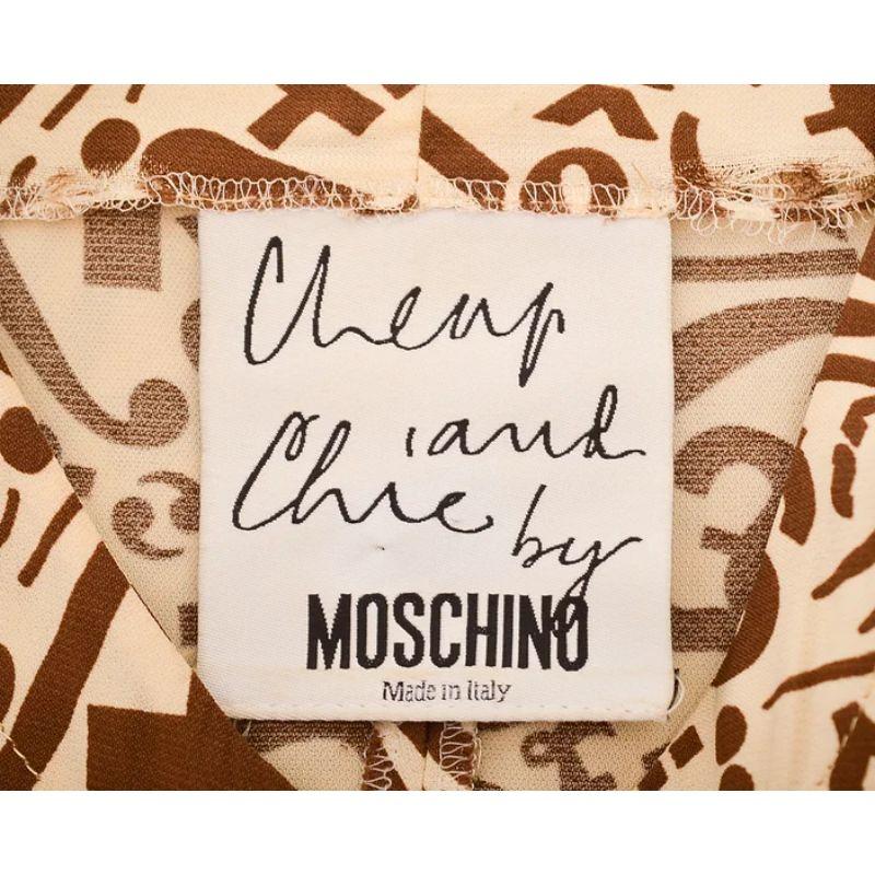 Vintage 1990's Moschino 'Cheap & Chic' label printed maxi dress in a fun punctuation symbols pattern in a beige & brown colourway.  

MADE IN ITALY !

Features:
'Symbols' print
Cheap & Chic label
Fitted shape
Maxi length hem
Central line button